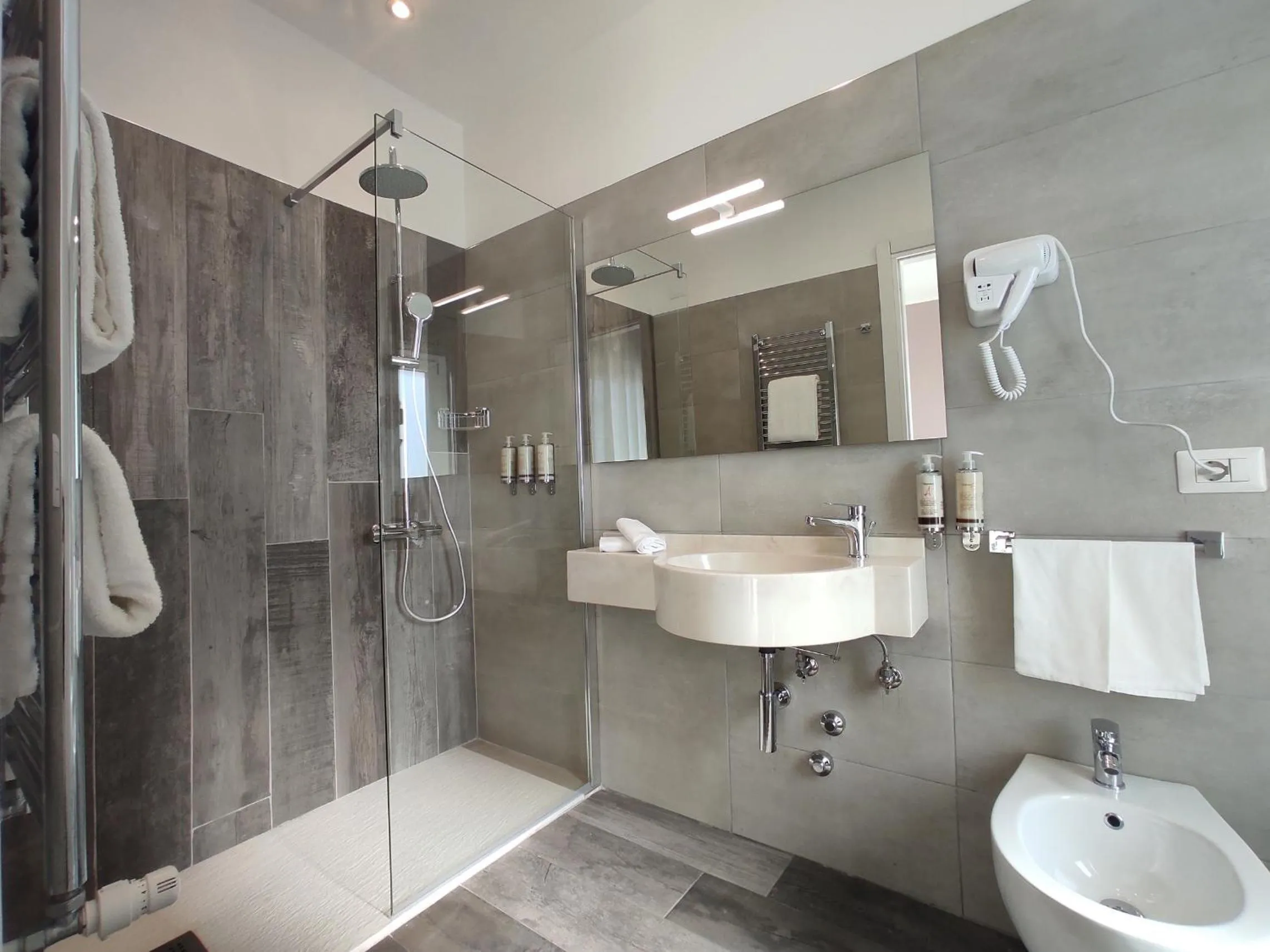 Shower in Massimi City Garden