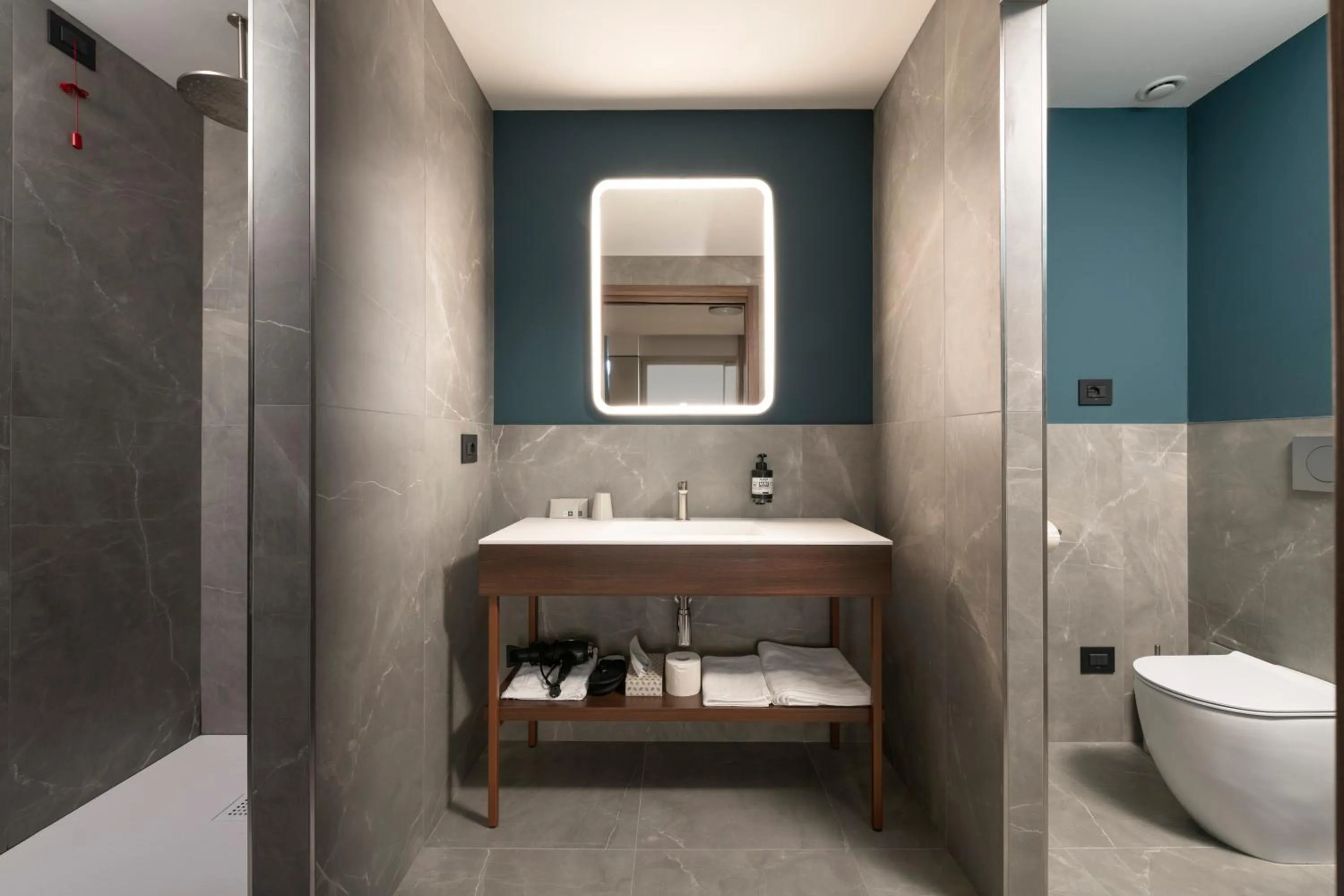 Shower in Visionair Suites & SPA-Room Only e Honesty Bar