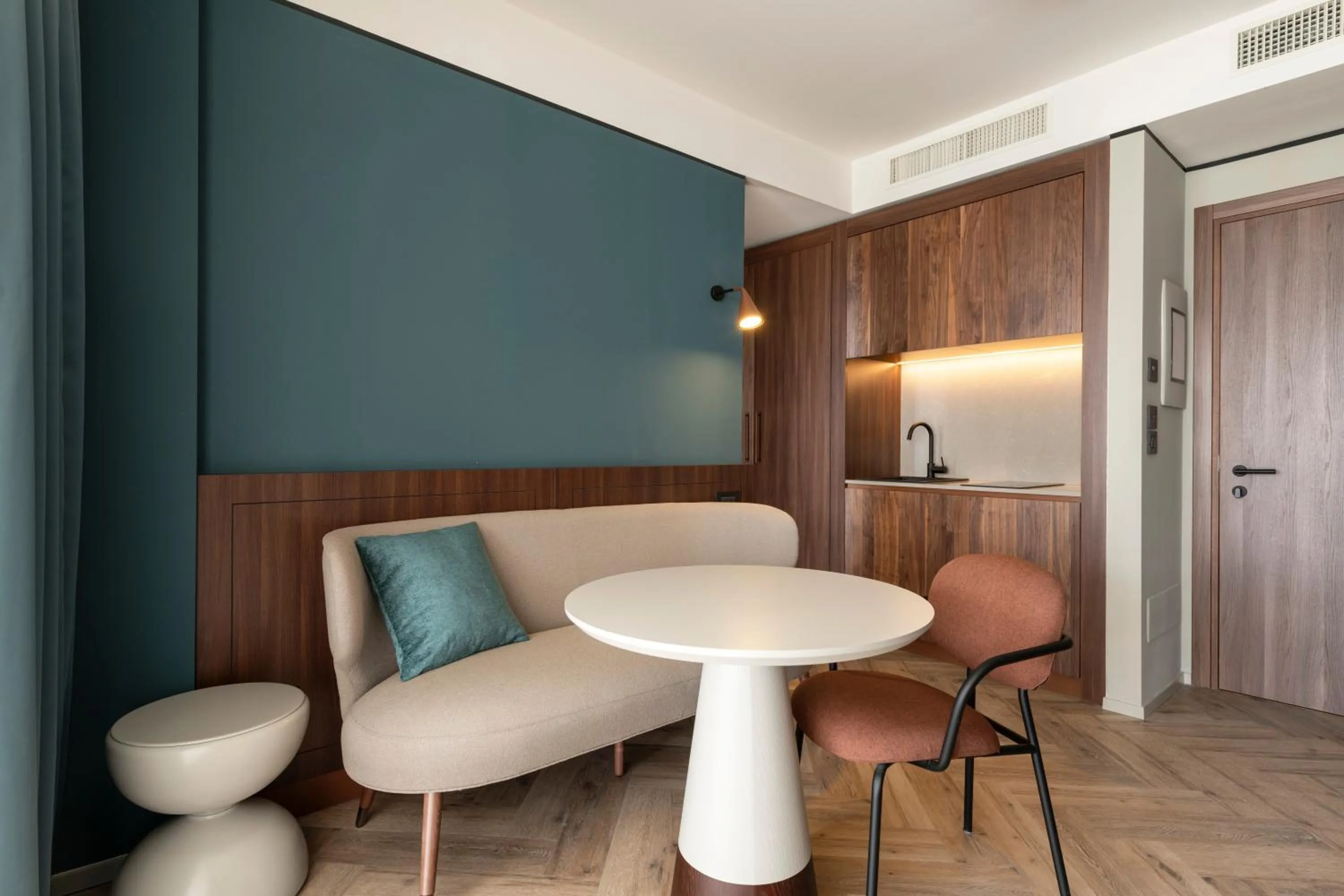 Kitchen or kitchenette in Visionair Suites & SPA-Room Only e Honesty Bar