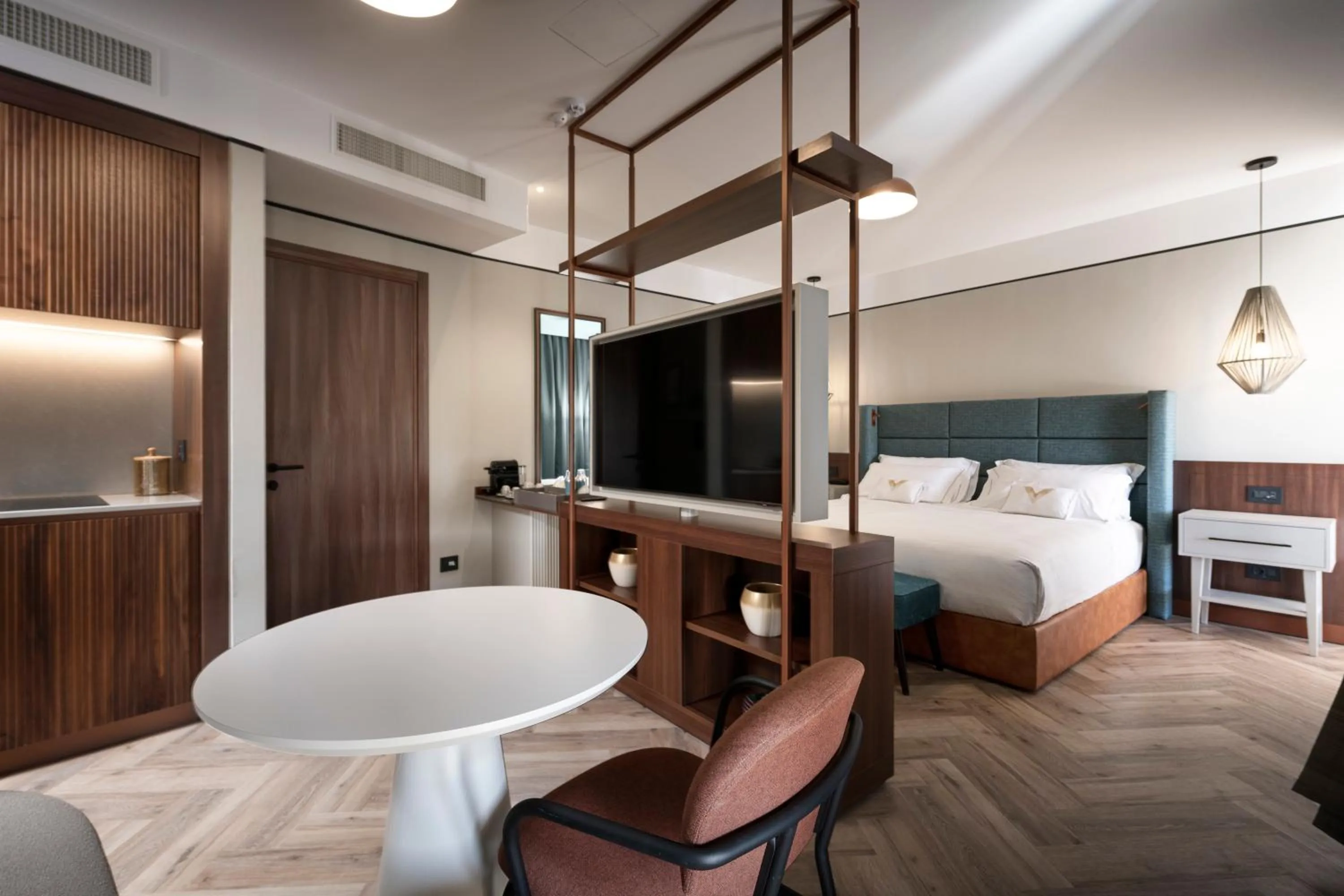 Bed in Visionair Suites & SPA-Room Only e Honesty Bar