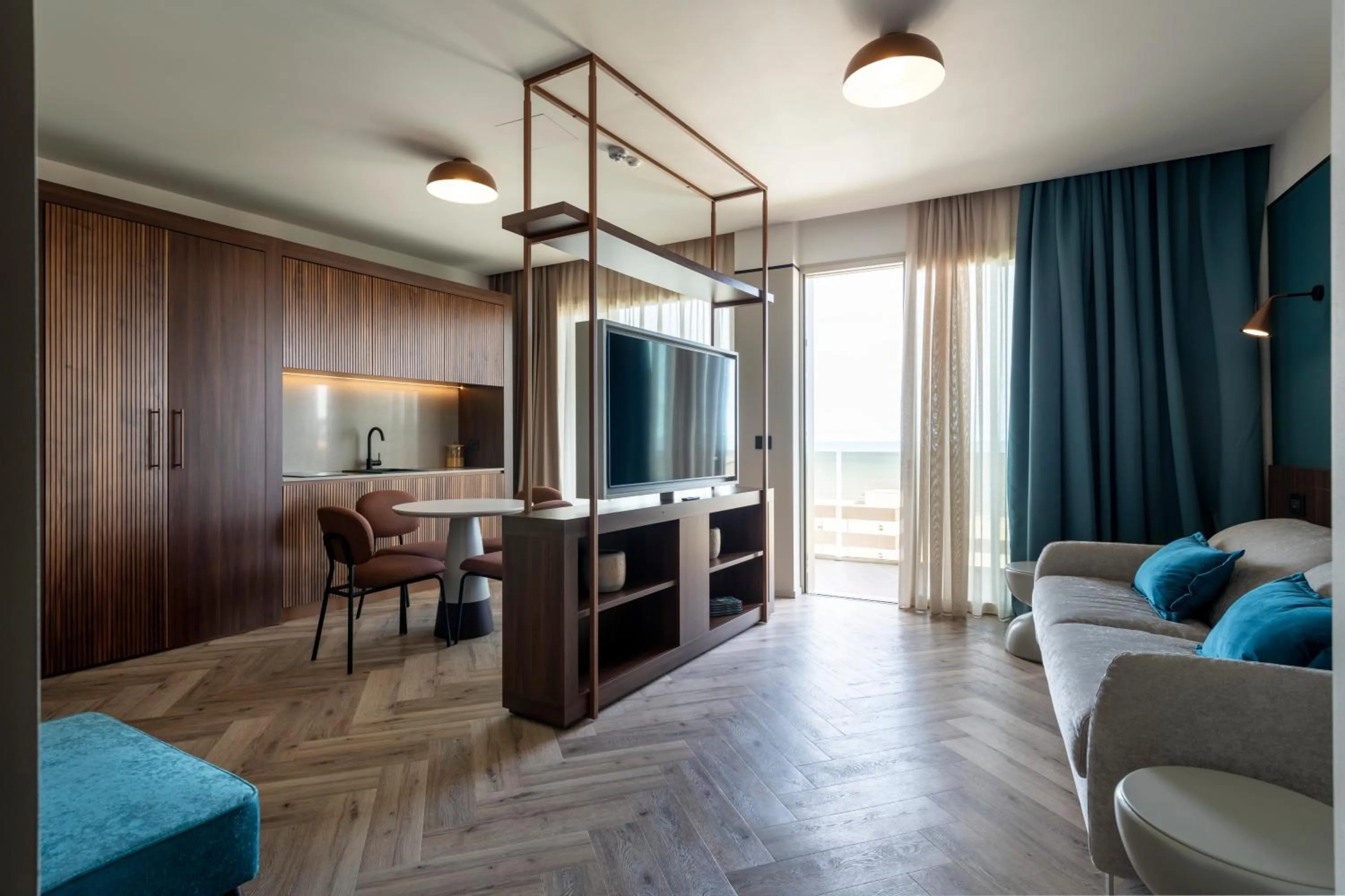 Kitchen or kitchenette in Visionair Suites & SPA-Room Only e Honesty Bar