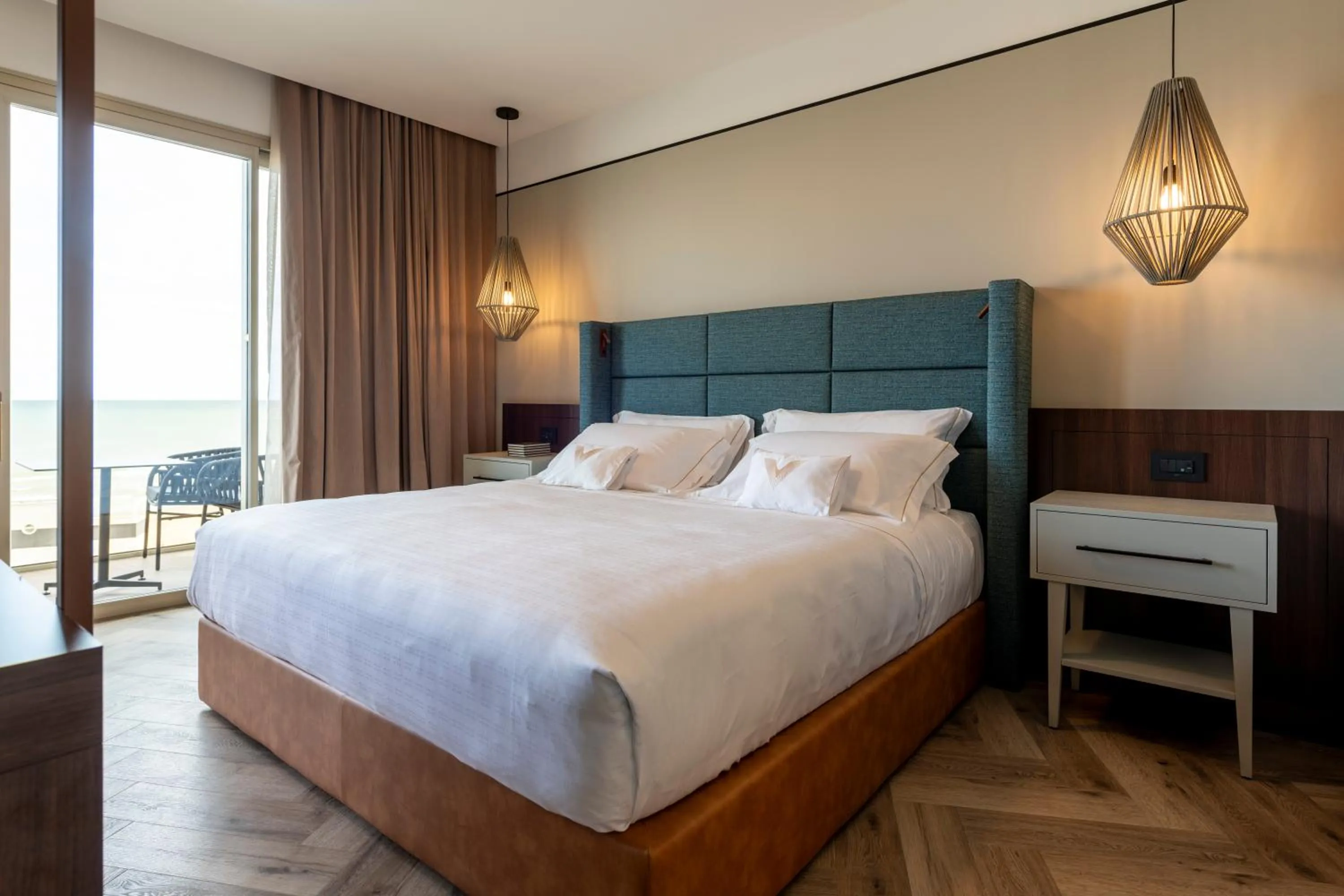 Bed in Visionair Suites & SPA-Room Only e Honesty Bar