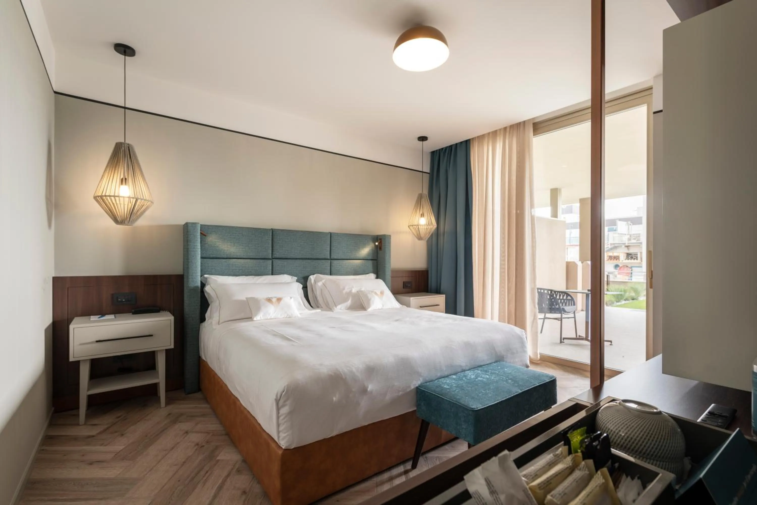 Bed in Visionair Suites & SPA-Room Only e Honesty Bar