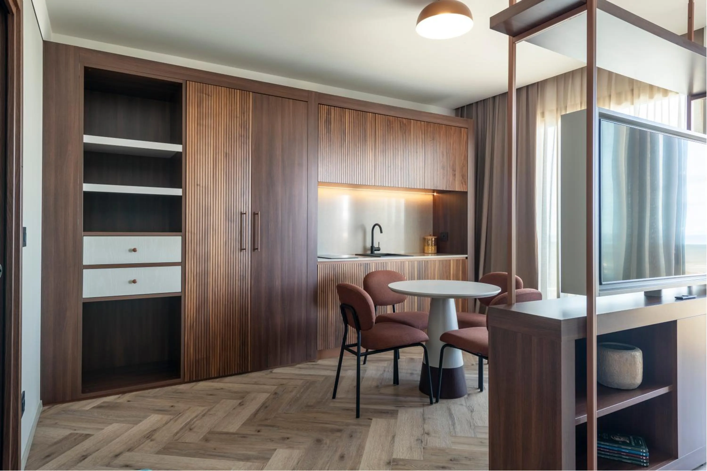 Kitchen or kitchenette in Visionair Suites & SPA-Room Only e Honesty Bar