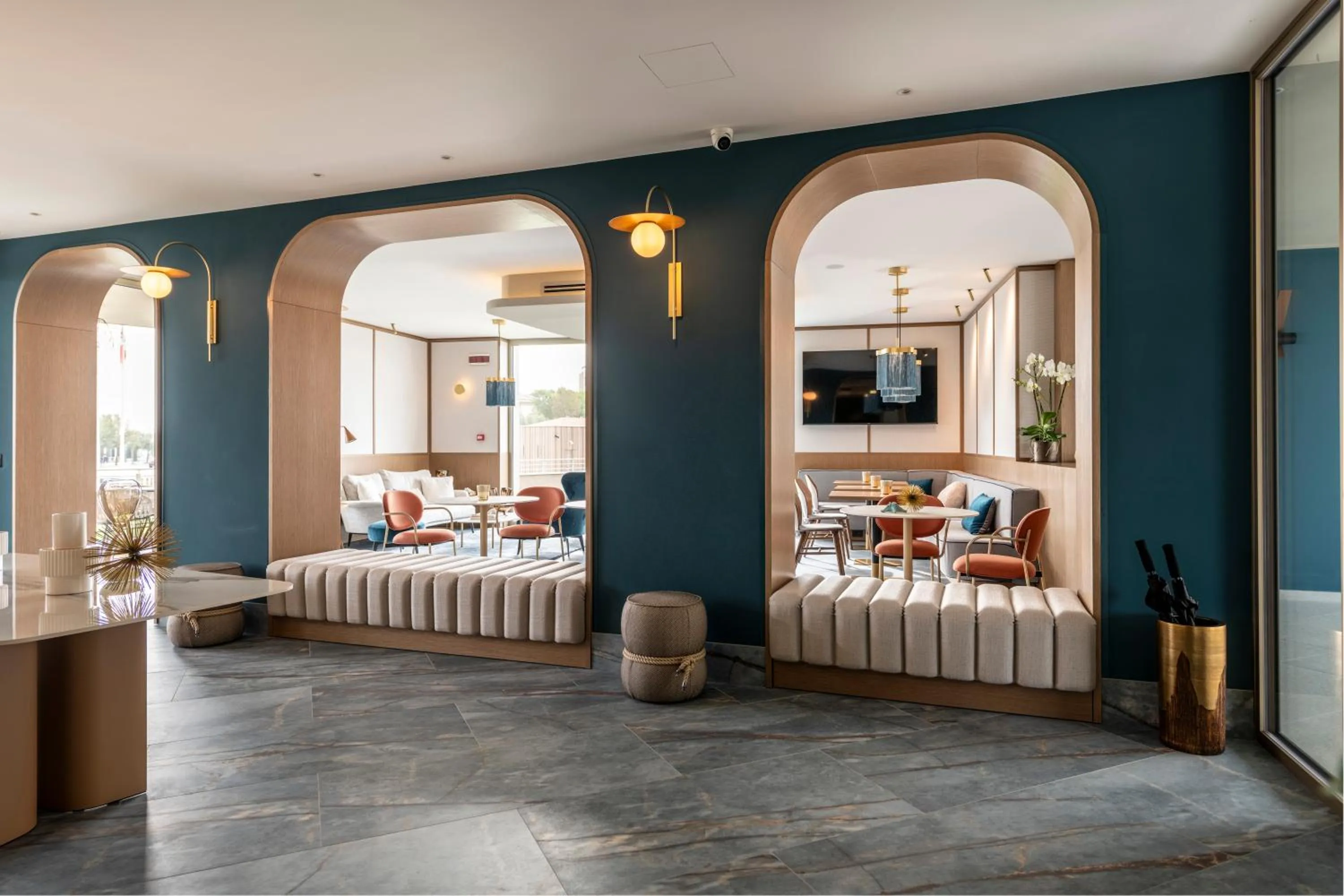 Communal lounge/ TV room, Bed in Visionair Suites & SPA-Room Only e Honesty Bar