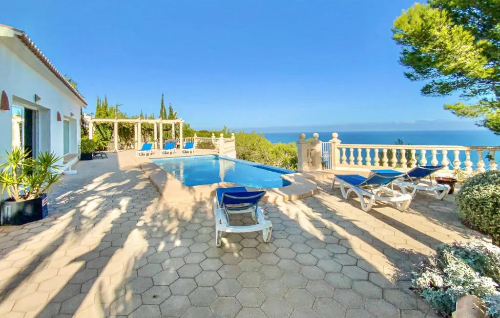Property building in La Galesa