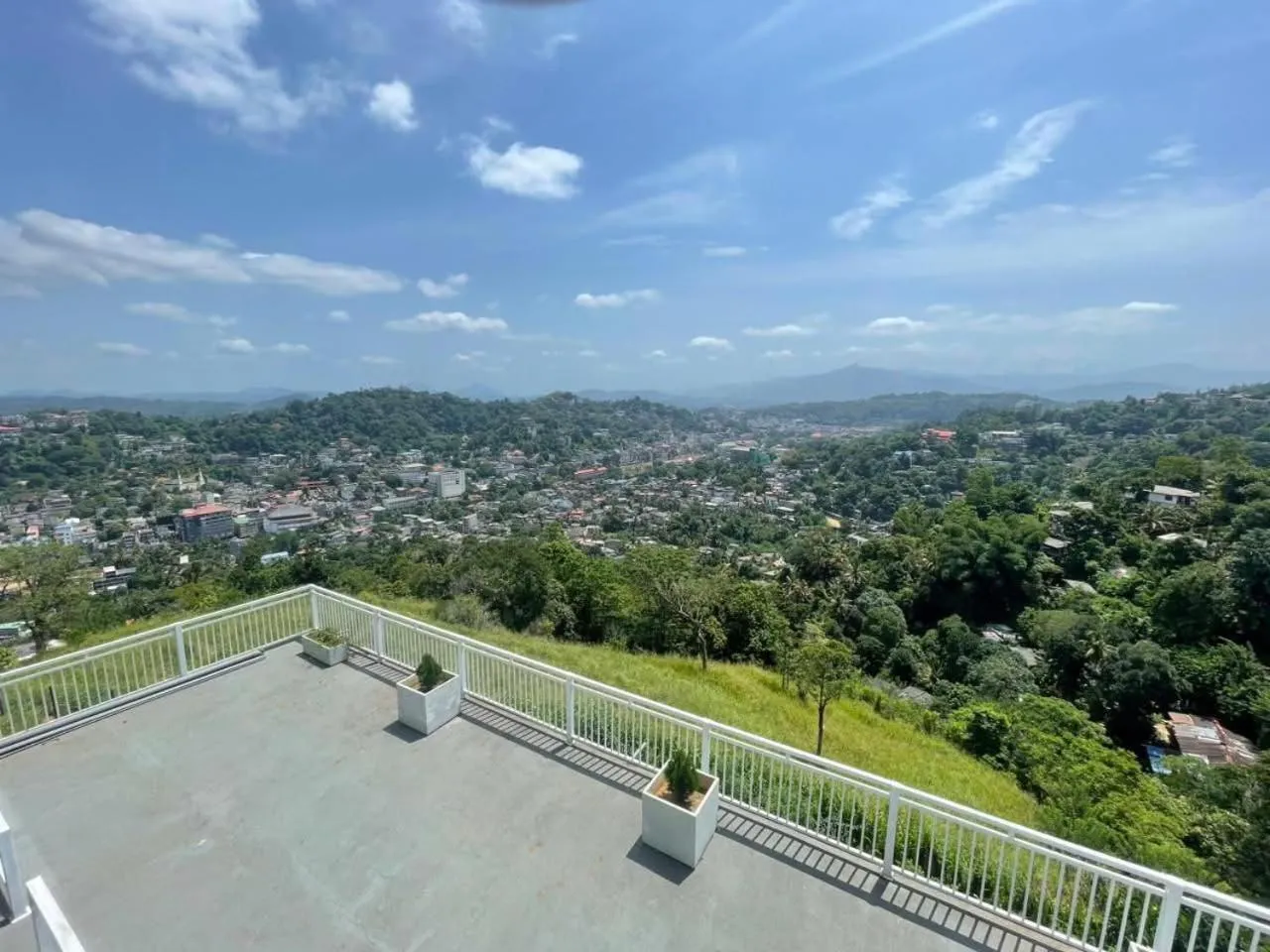 Hill Paradise Hanthana