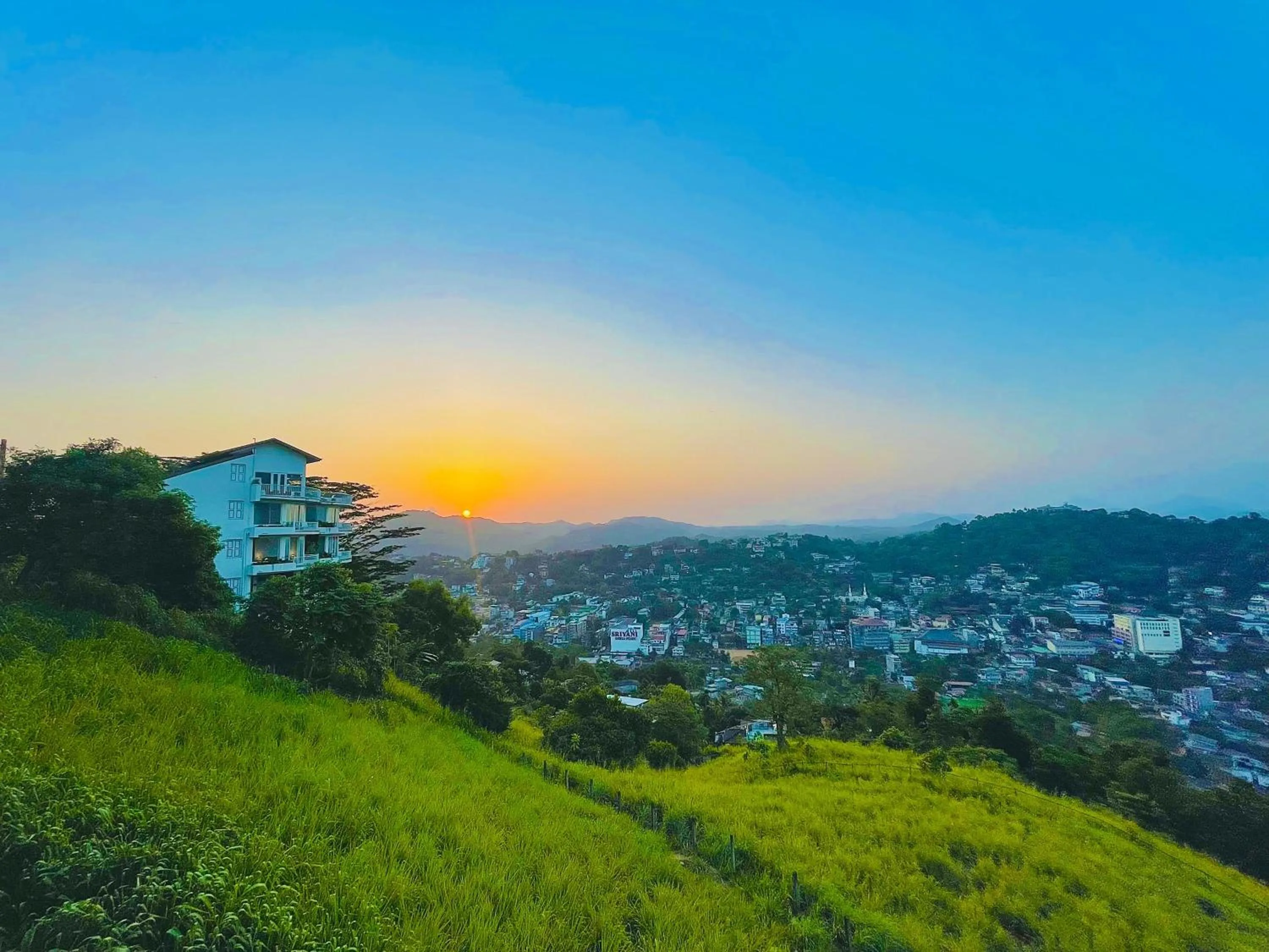 Hill Paradise Hanthana