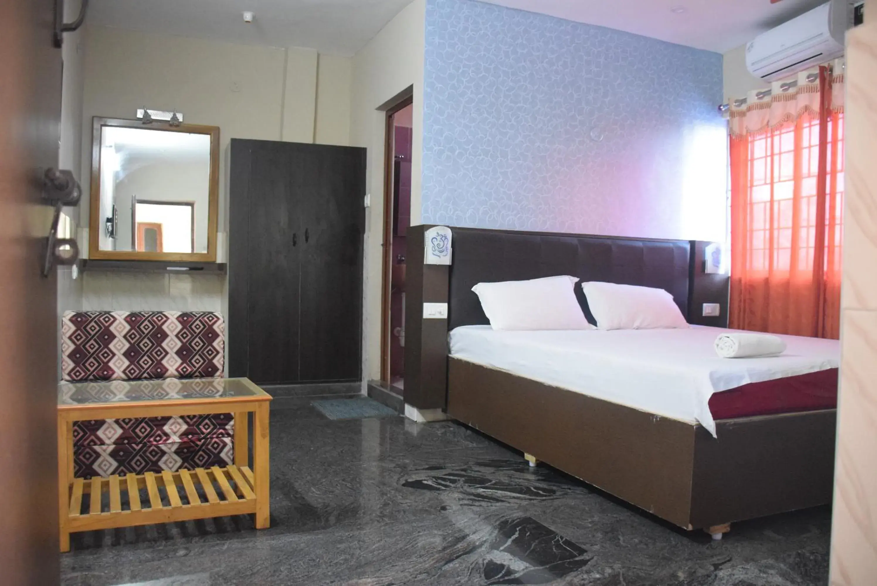 Superior Double or Twin Room in Vinodhara Guest House Superior Double or Twin Room in Vinodhara Guest House