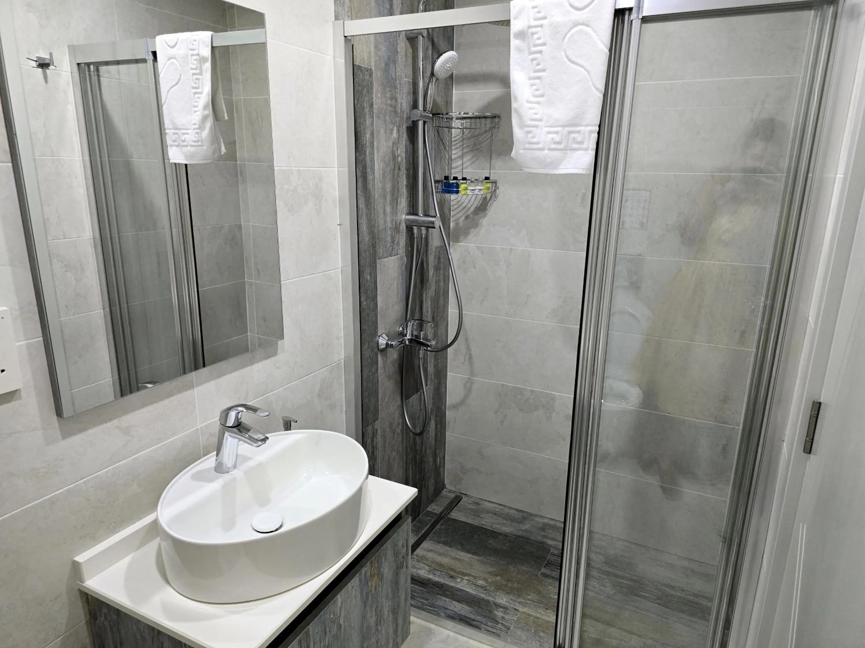 Shower in Nurel Shark Residence