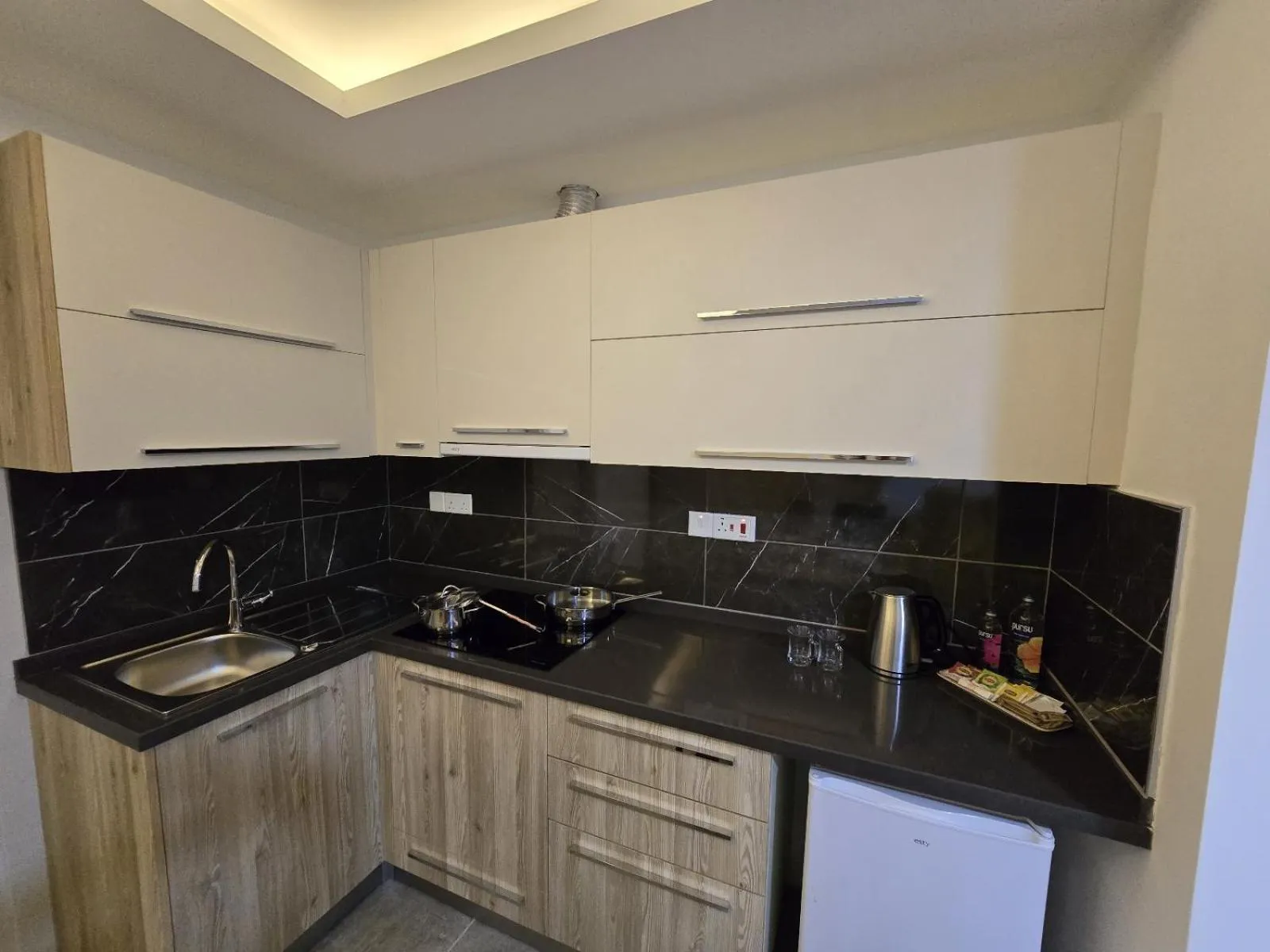 Kitchen or kitchenette in Nurel Shark Residence