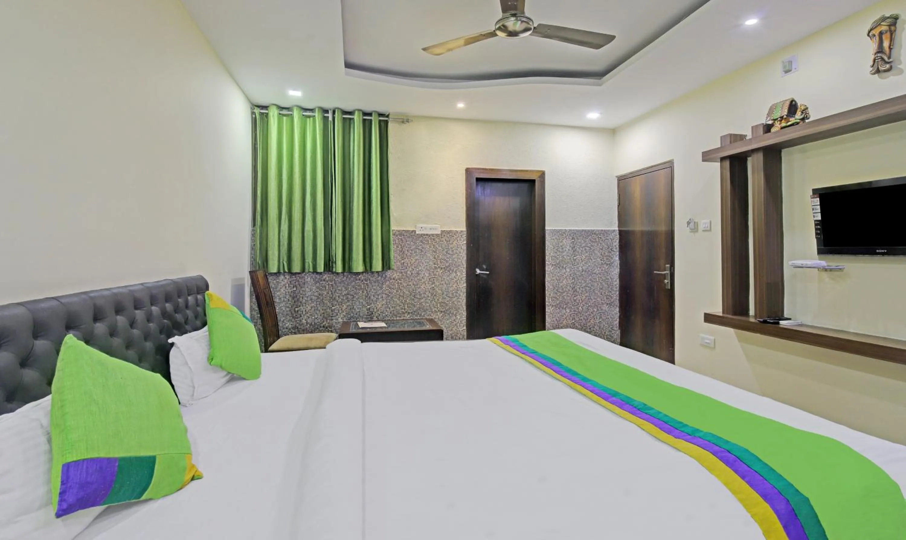 Bedroom, Bed in Treebo Archie Regency
