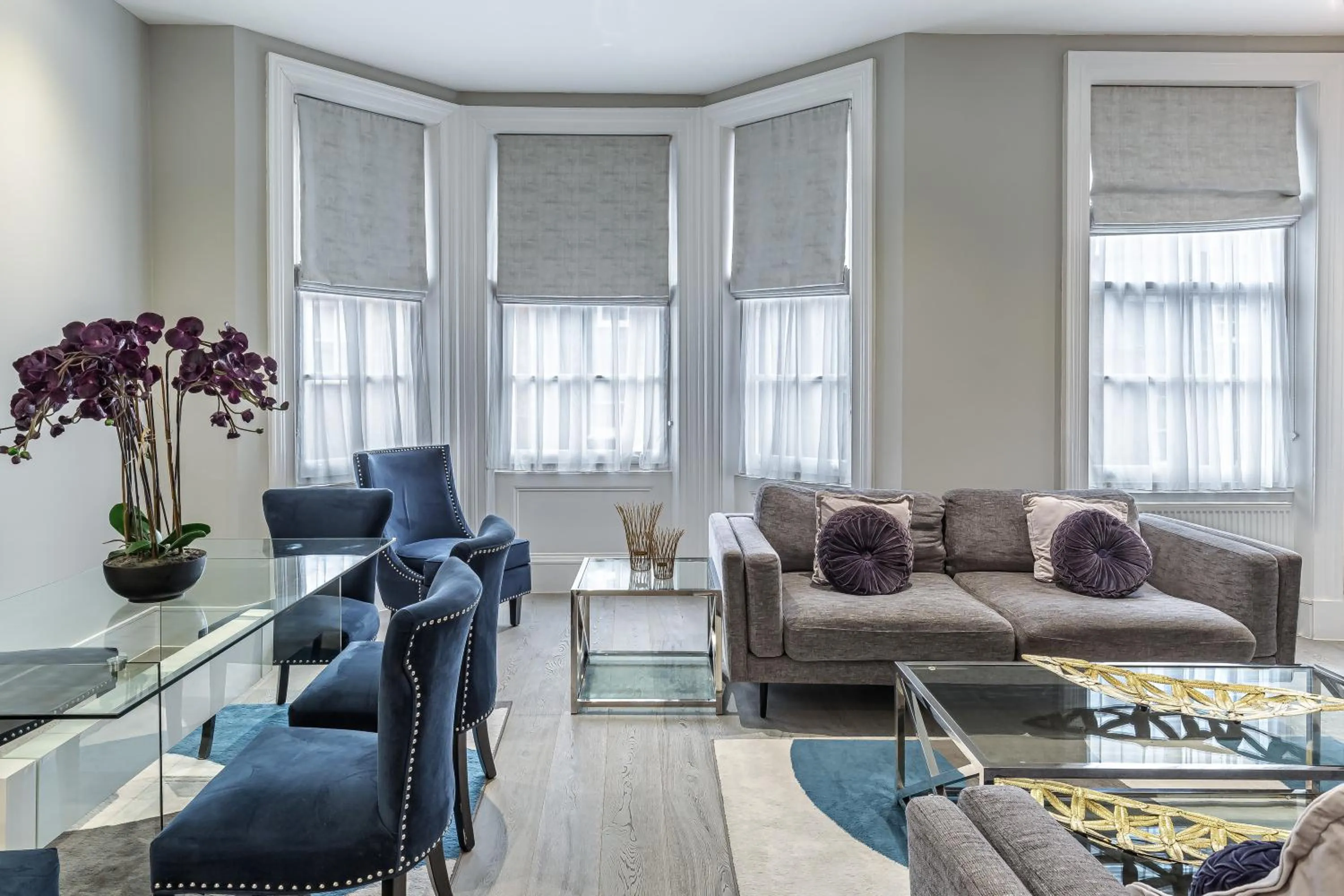 Living room in Green Street Residences by Aeria Apartments