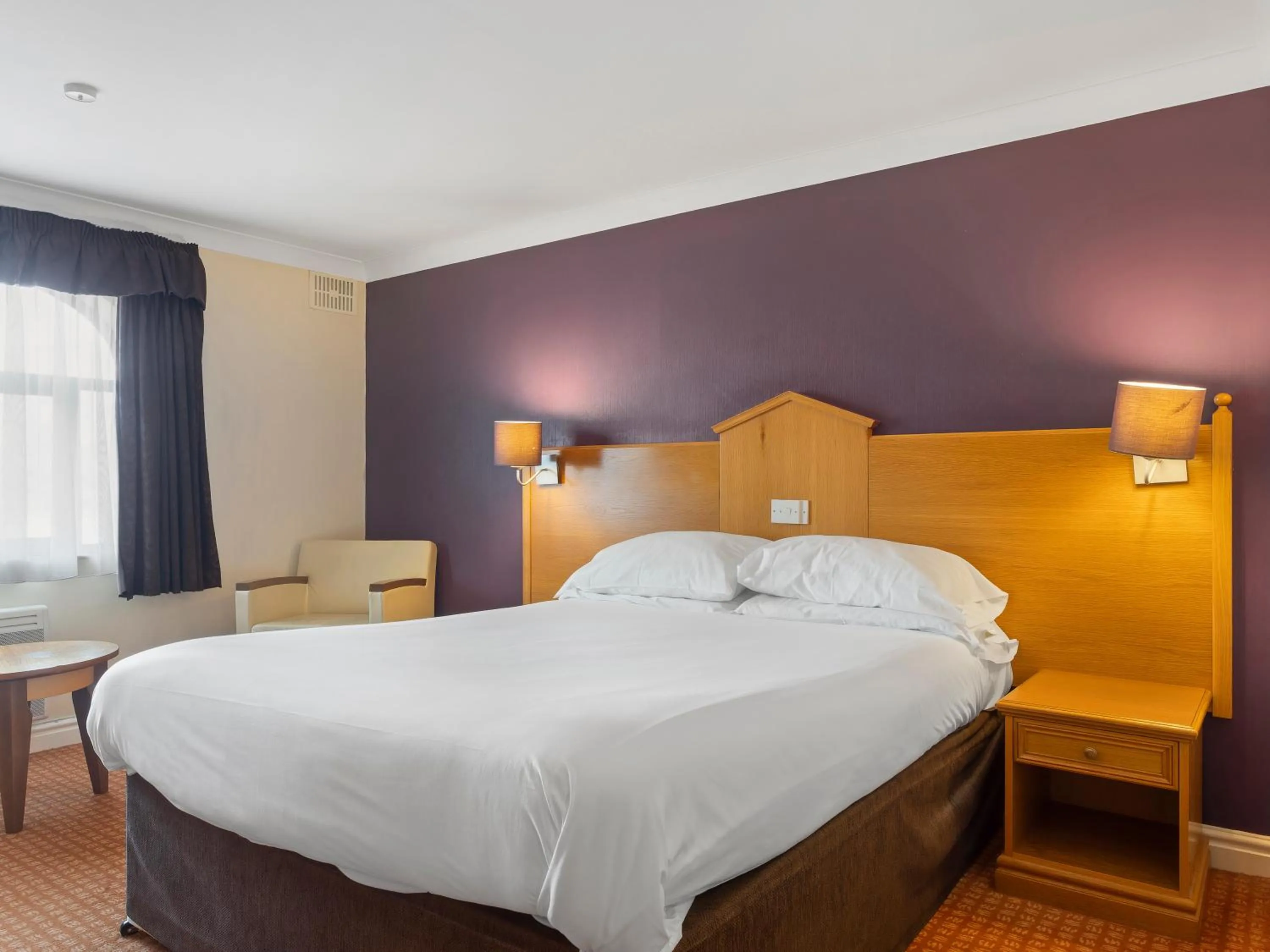 Bed in Widnes Halton Everglades Park Hotel