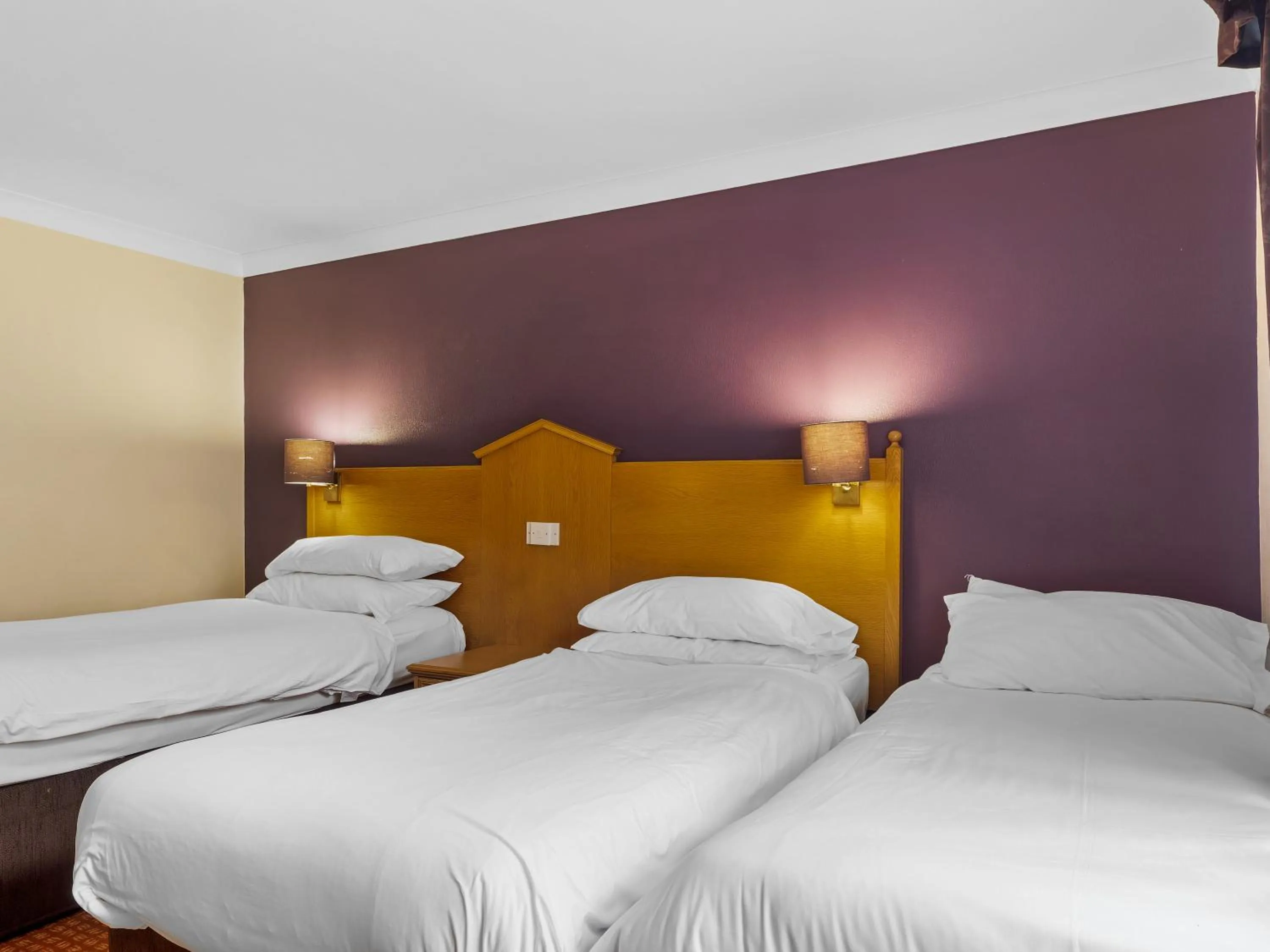 Bed in Widnes Halton Everglades Park Hotel