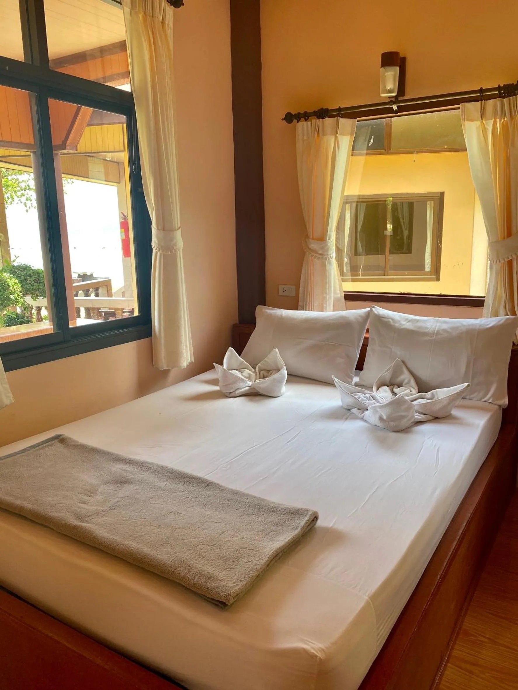 Bed in Rainbow Bungalow Haadrin Koh Phangan