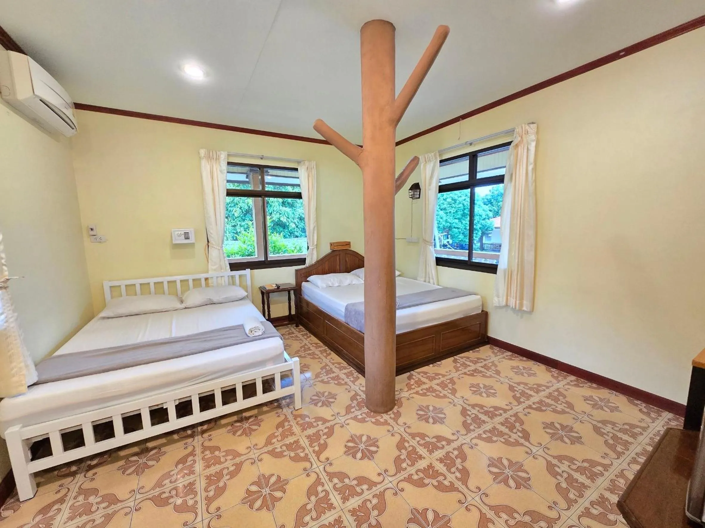 Bed in Rainbow Bungalow Haadrin Koh Phangan