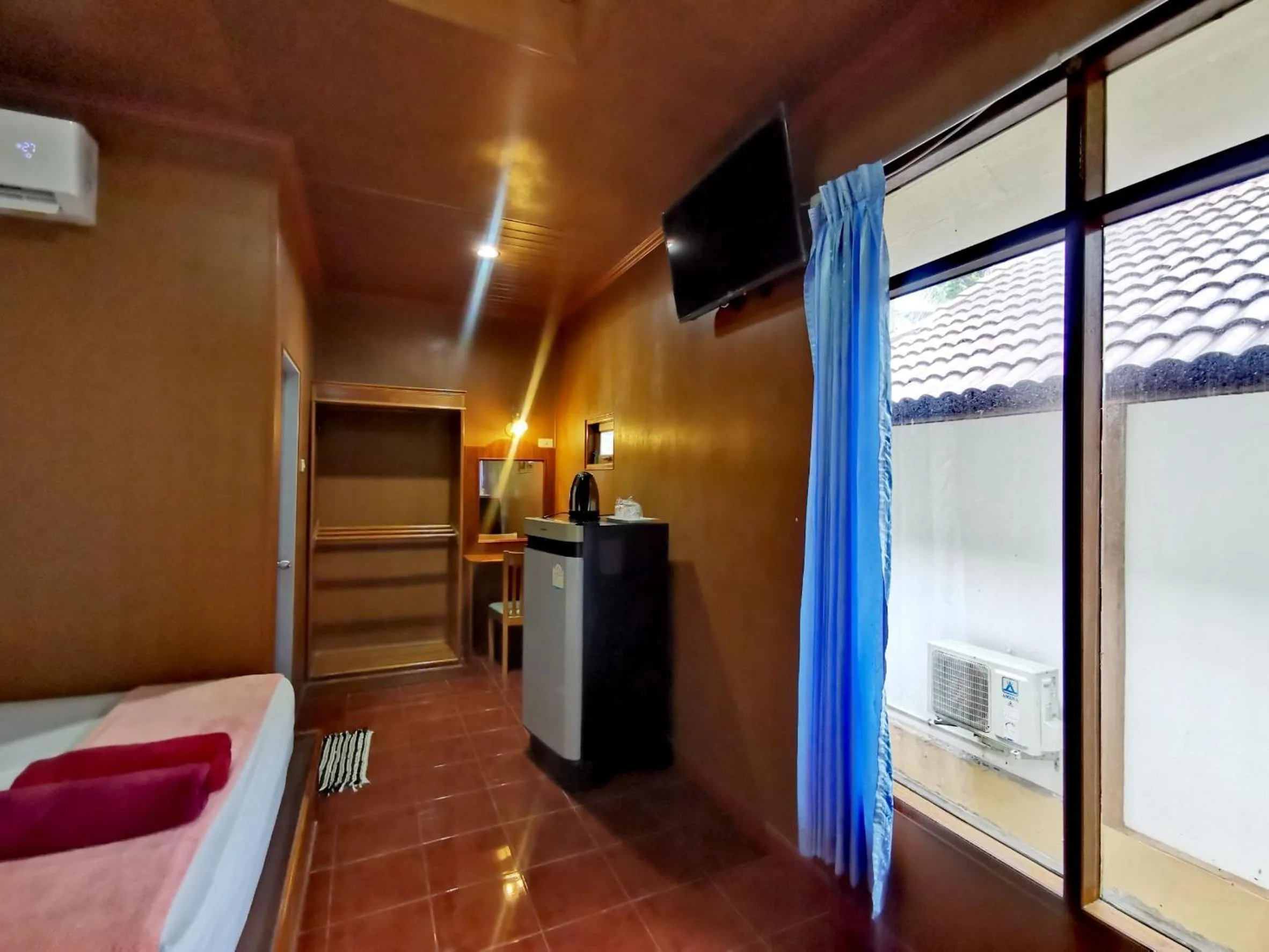 Bed in Rainbow Bungalow Haadrin Koh Phangan