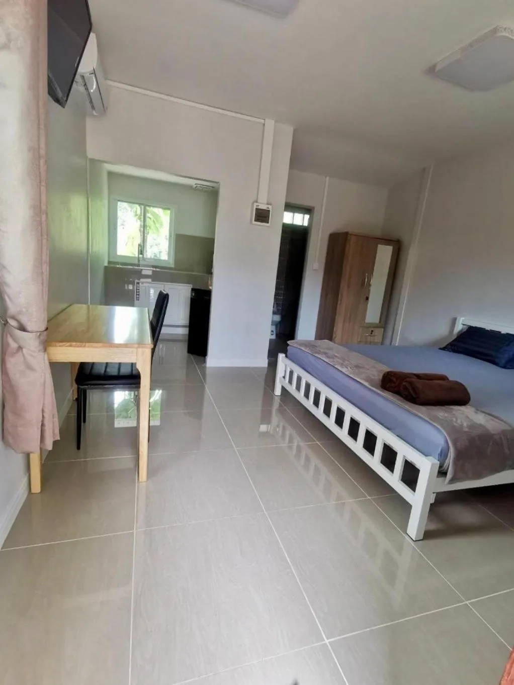 Bed in Rainbow Bungalow Haadrin Koh Phangan