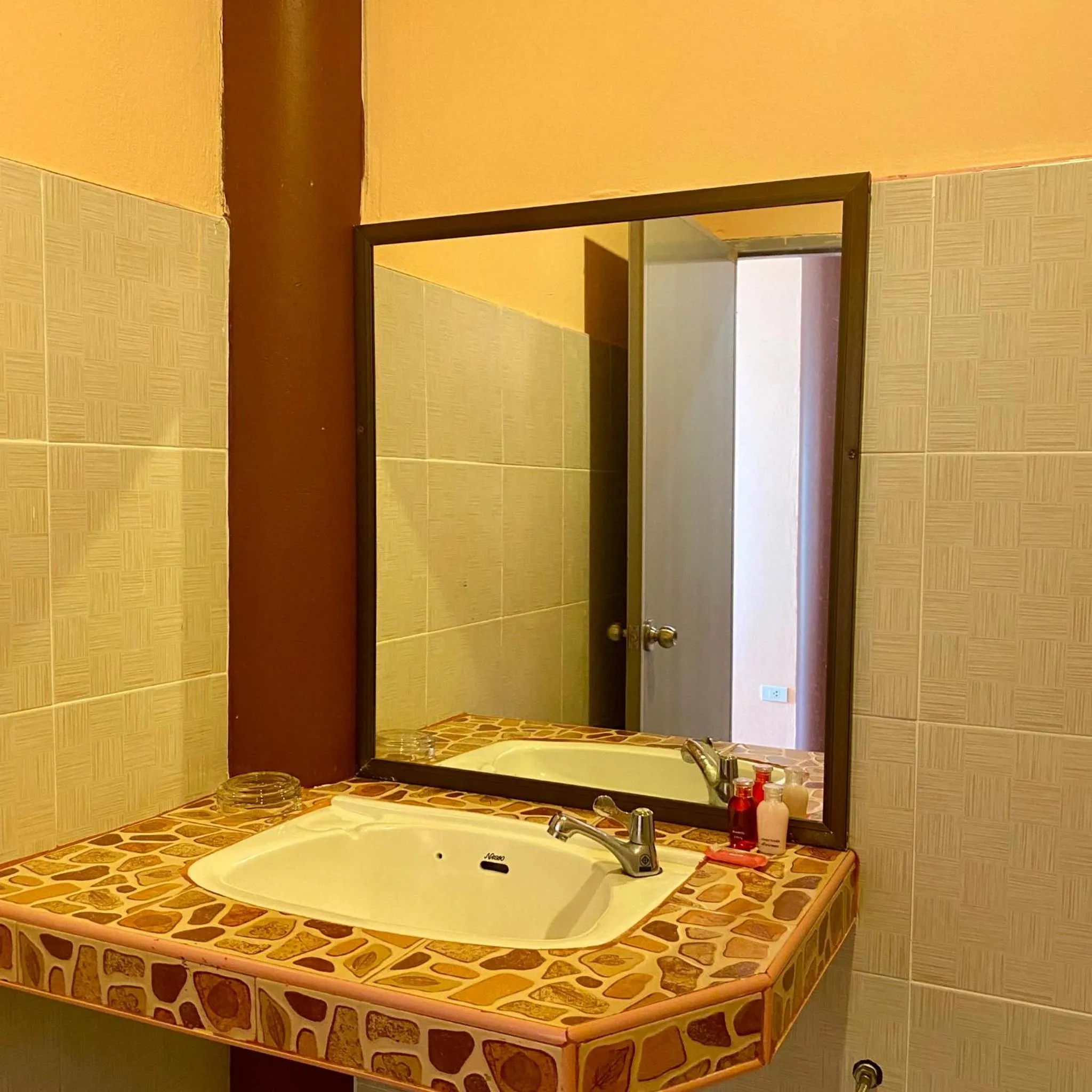 Rainbow Bungalow Haadrin Koh Phangan