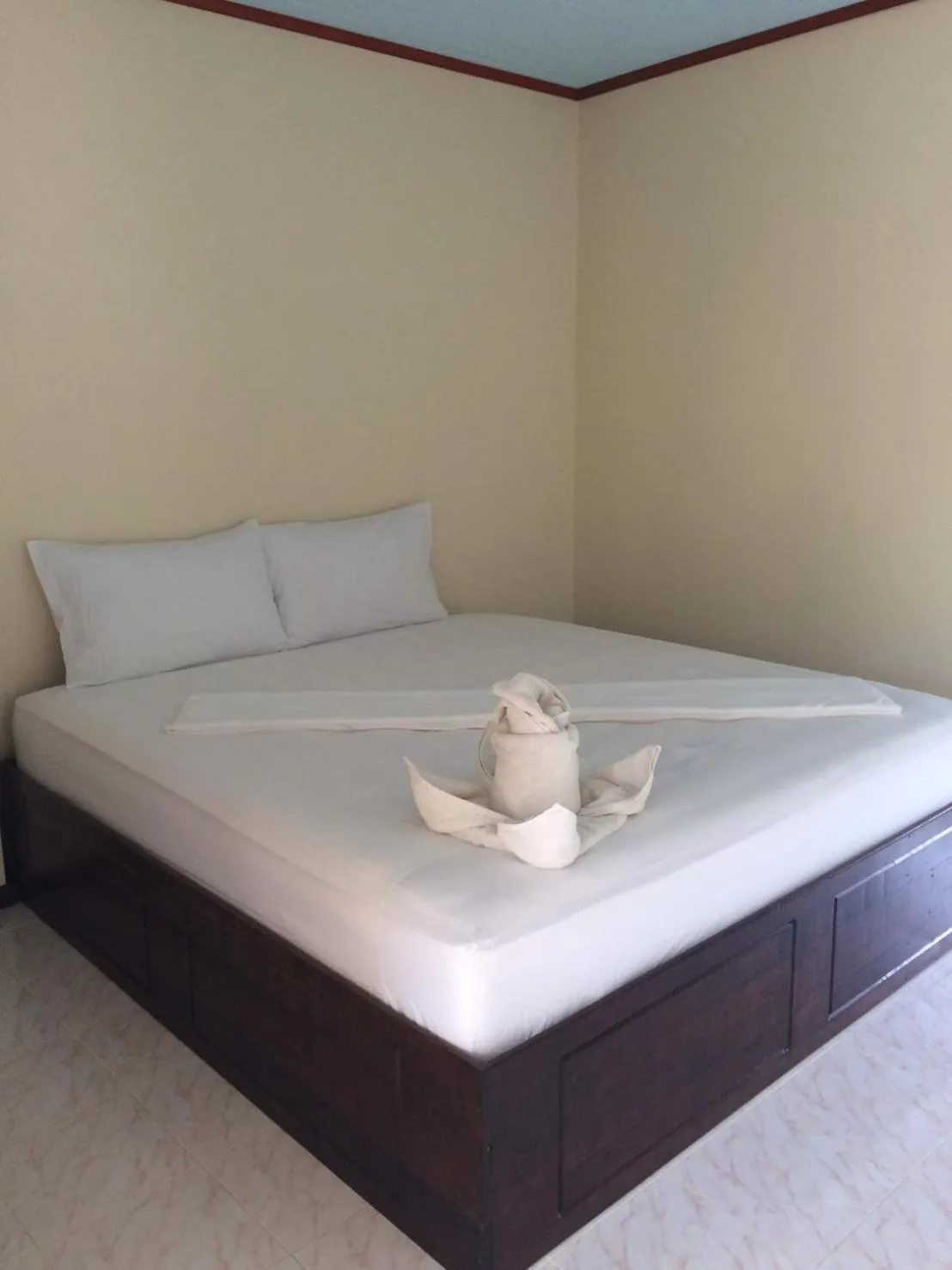 Bed in Rainbow Bungalow Haadrin Koh Phangan