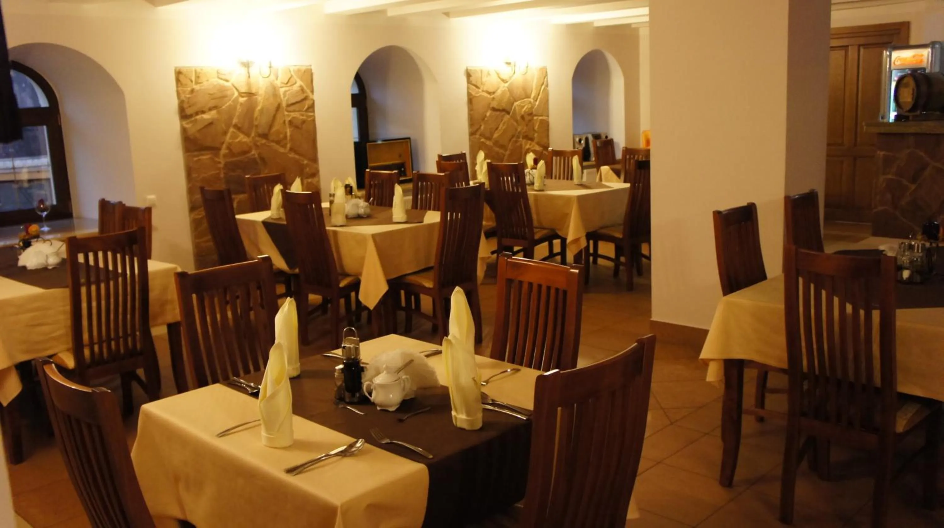 Restaurant/places to eat in Hotel Stary Młyn