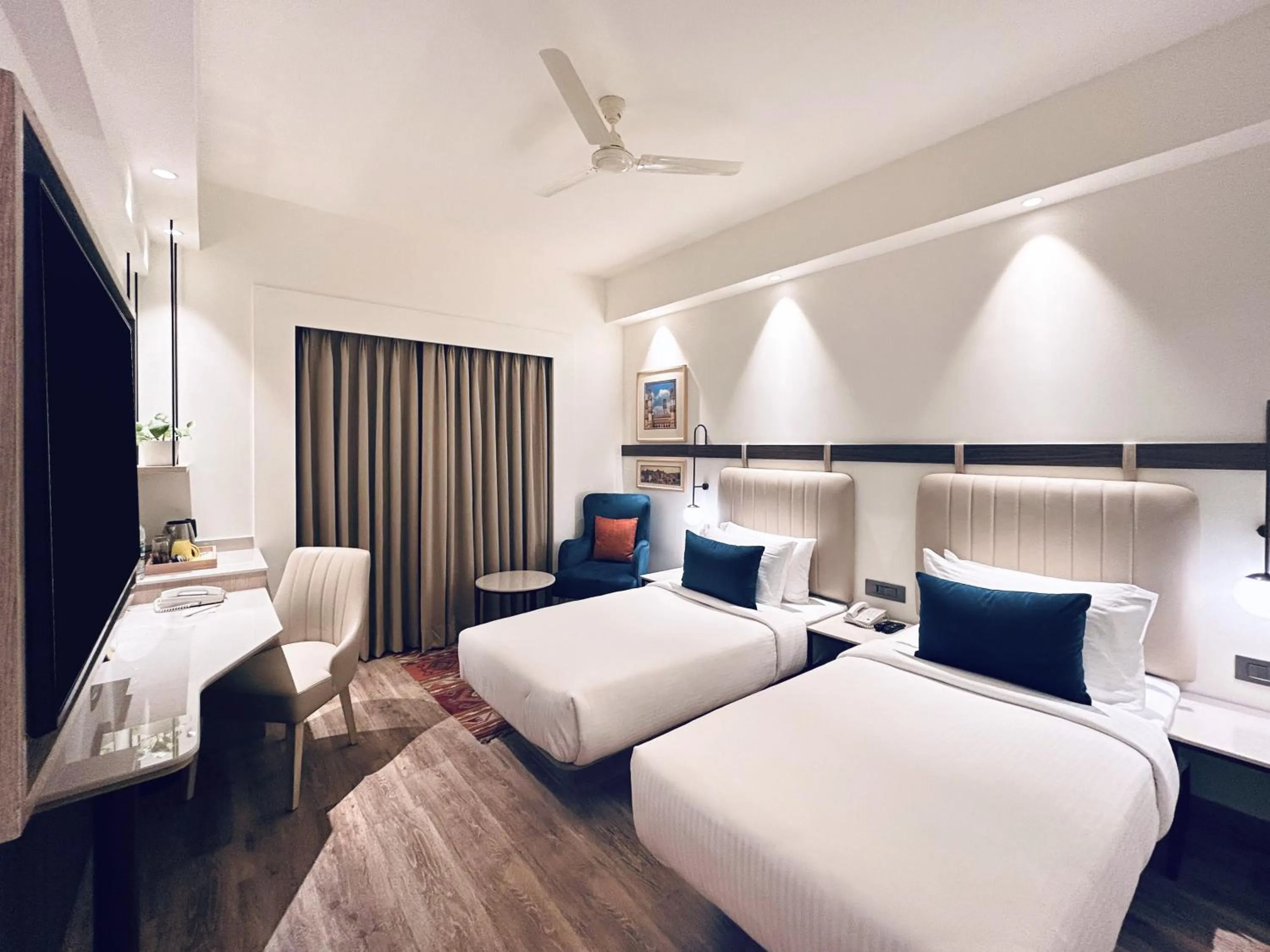 Bedroom, Bed in Lemon Tree Hotel, Gachibowli, Hyderabad
