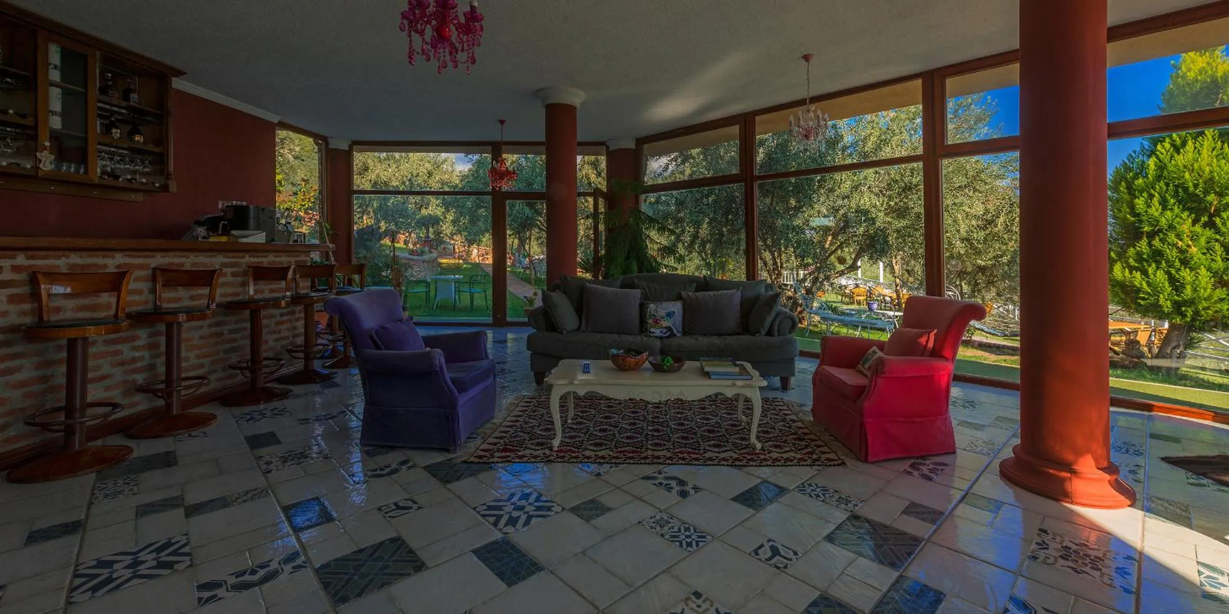 Restaurant/places to eat in Aeneas Hotel