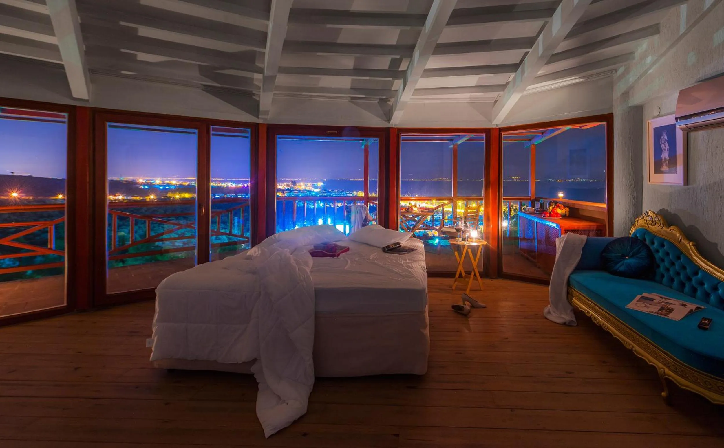 Patio, Bed in Aeneas Hotel