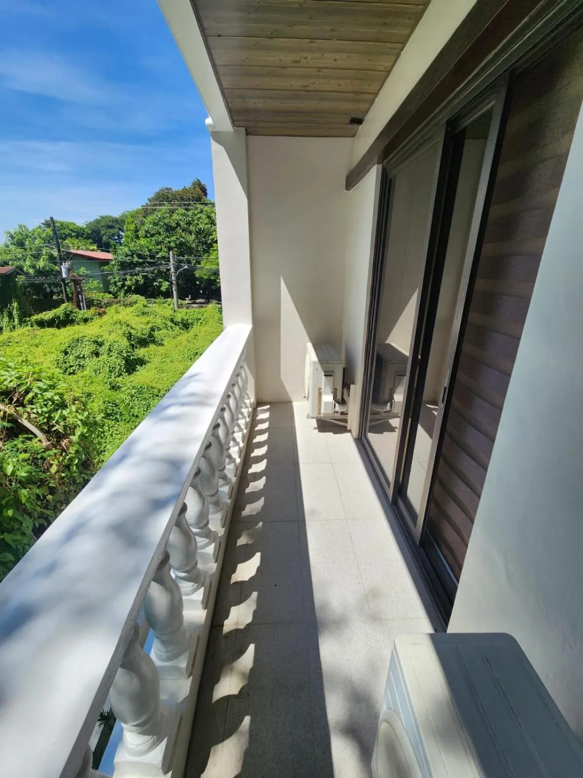 2F Vivere Condo - Govantes Properties