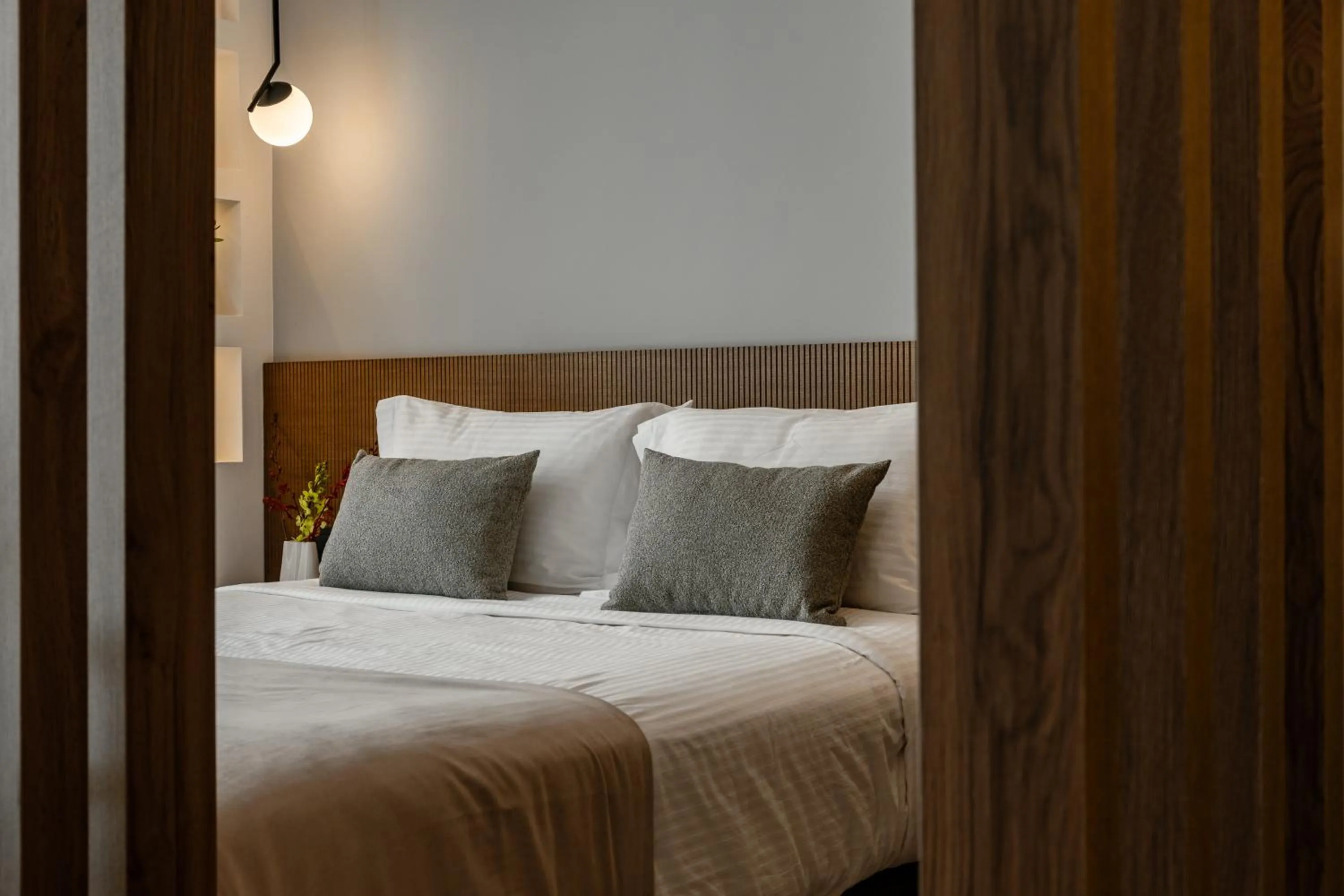 Bed in Omikron Luxury Residences by Semavί