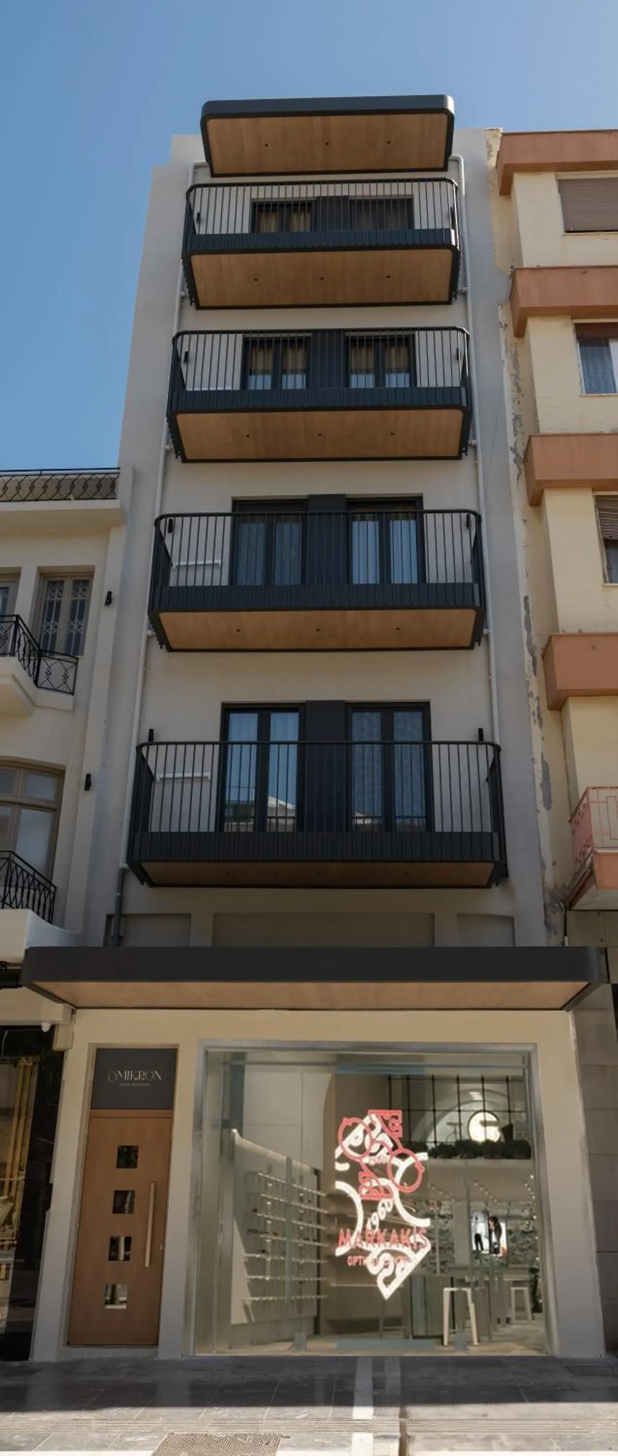 Property building in Omikron Luxury Residences by Semavί