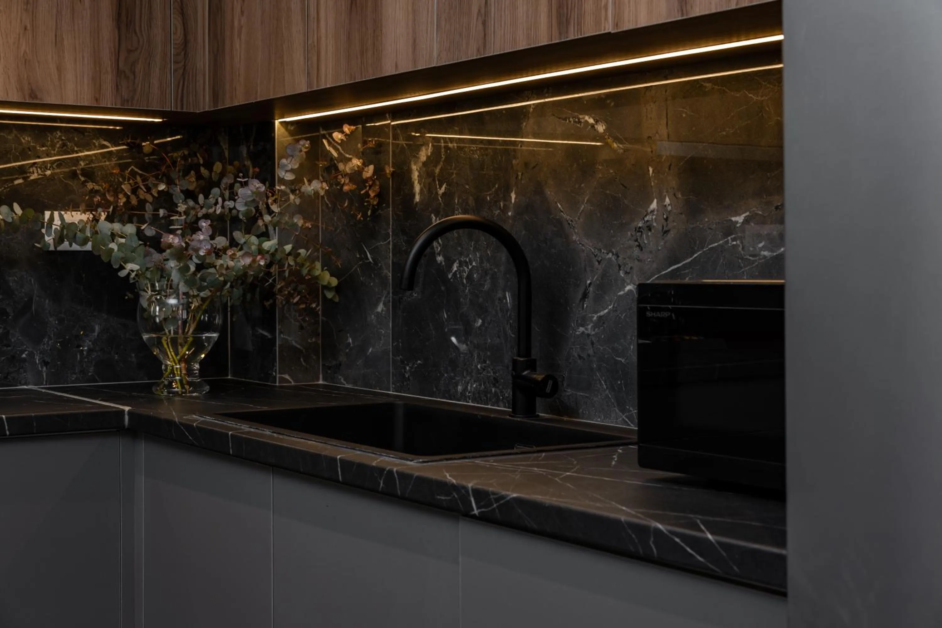 Coffee/tea facilities in Omikron Luxury Residences by Semavί