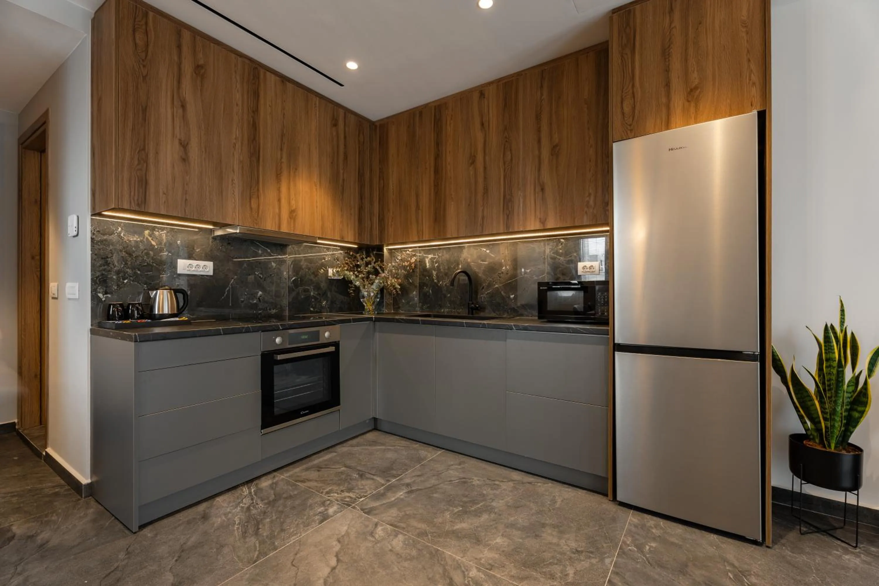 Kitchen or kitchenette in Omikron Luxury Residences by Semavί