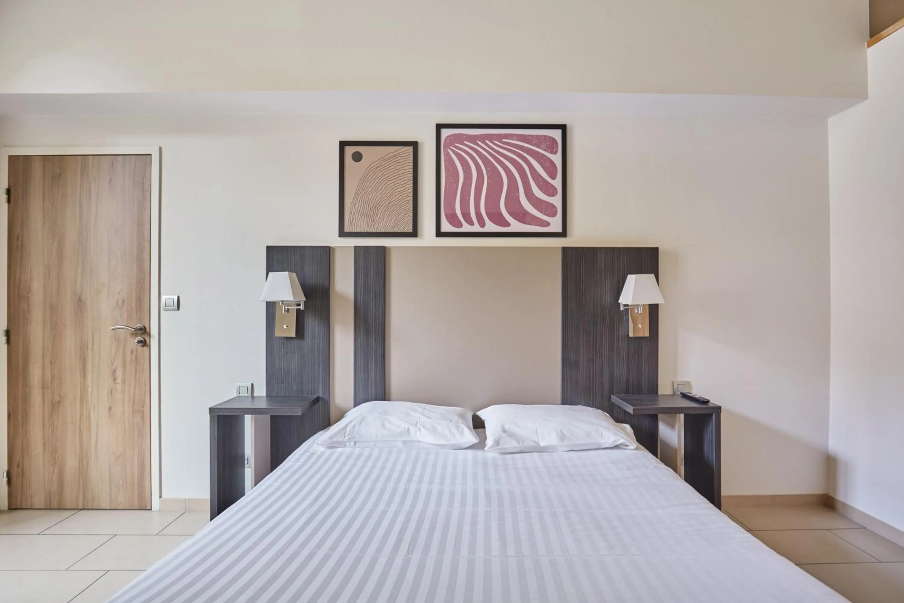 Bedroom, Bed in Appart'hôtel Odalys City - Dijon Centre Les Cordeliers