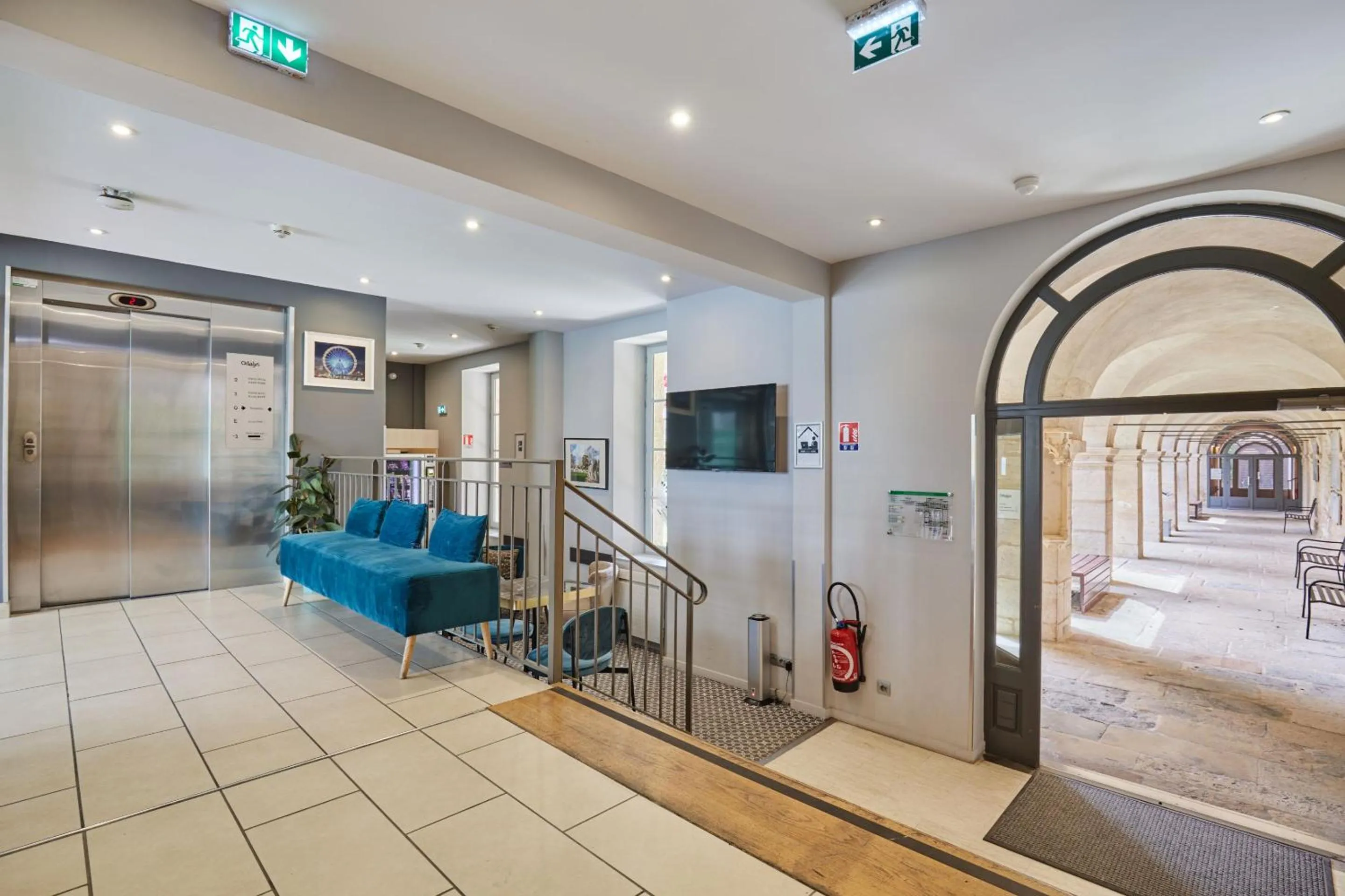 Lobby or reception in Appart'hôtel Odalys City - Dijon Centre Les Cordeliers