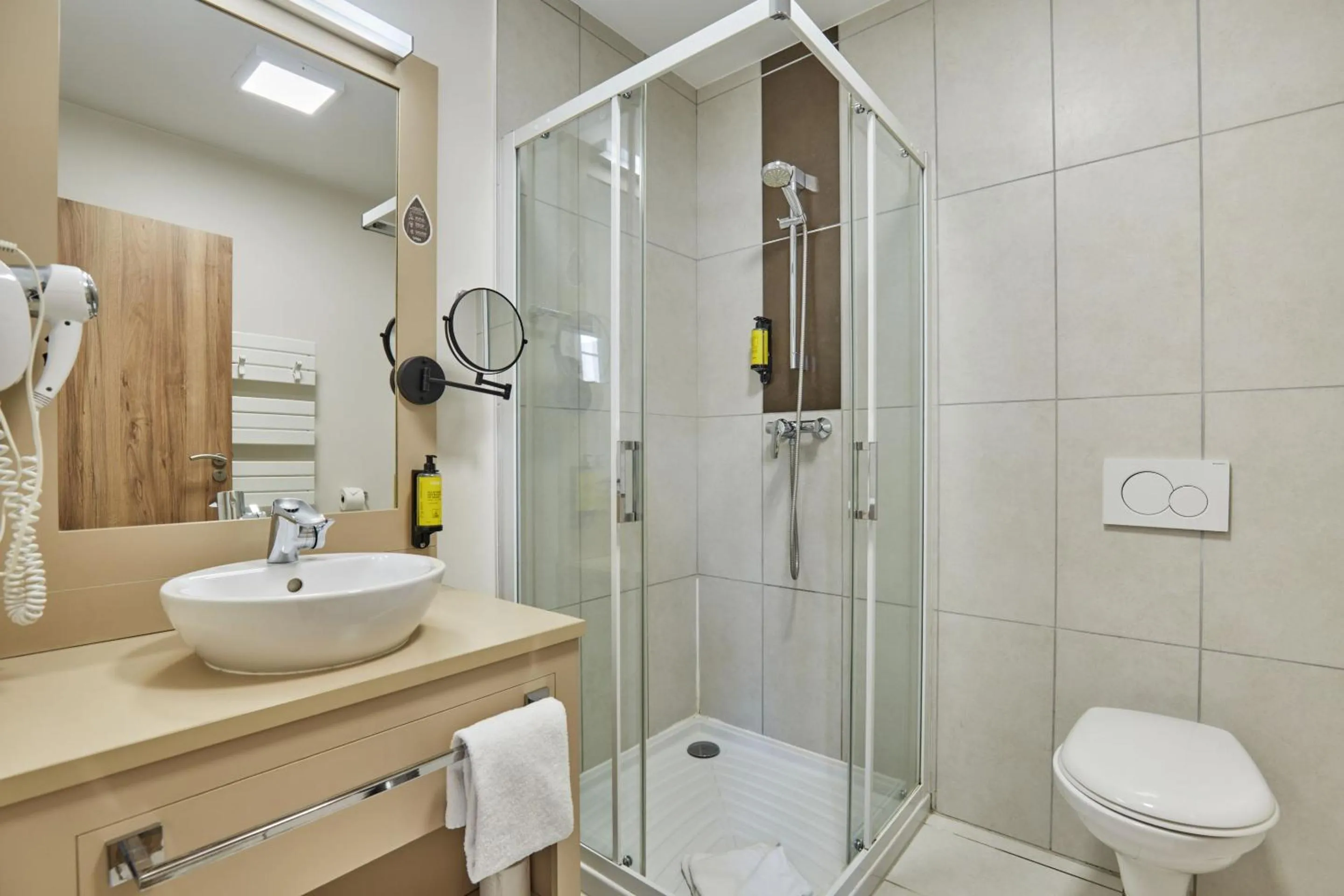 Shower in Appart'hôtel Odalys City - Dijon Centre Les Cordeliers