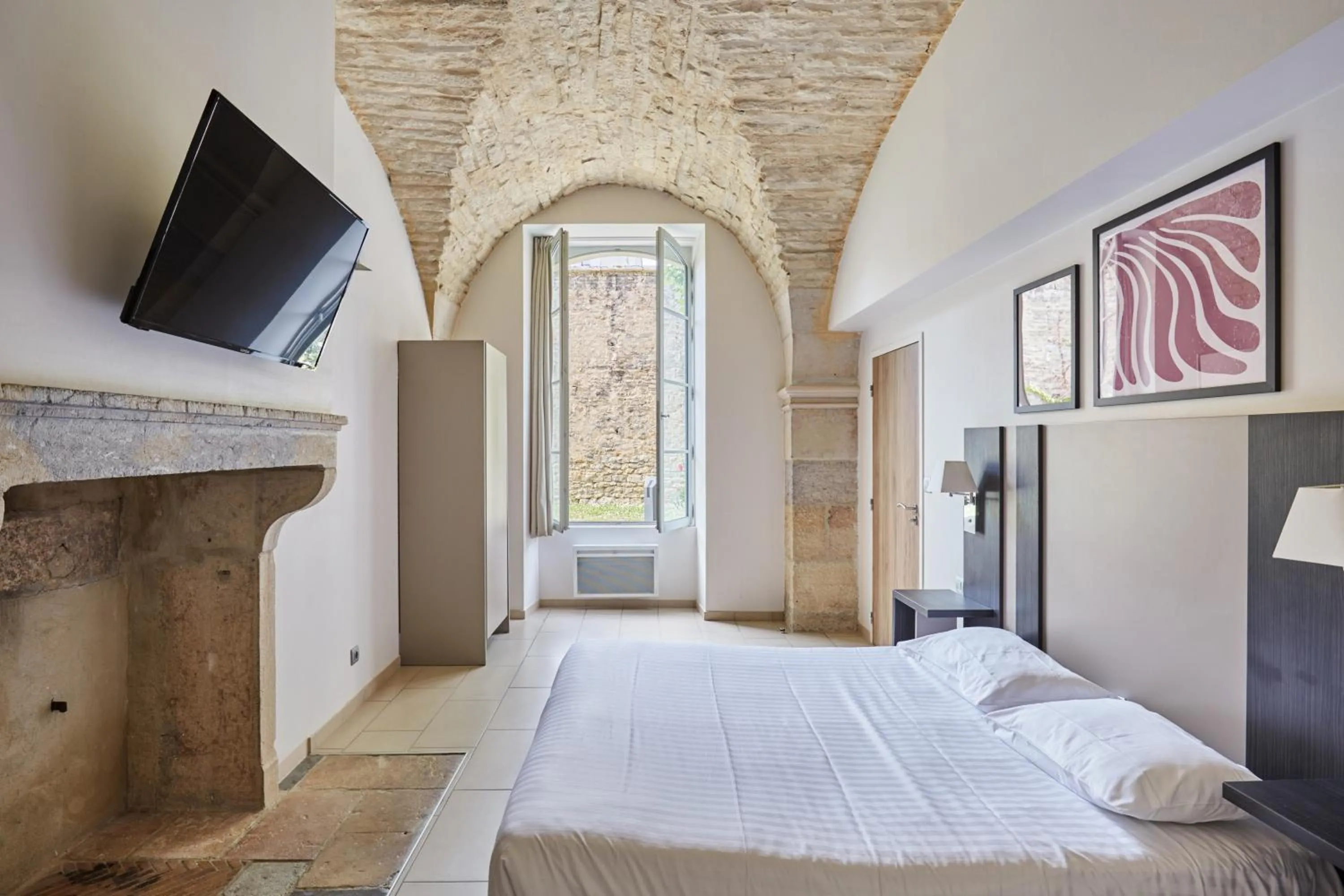 Bedroom, Bed in Appart'hôtel Odalys City - Dijon Centre Les Cordeliers