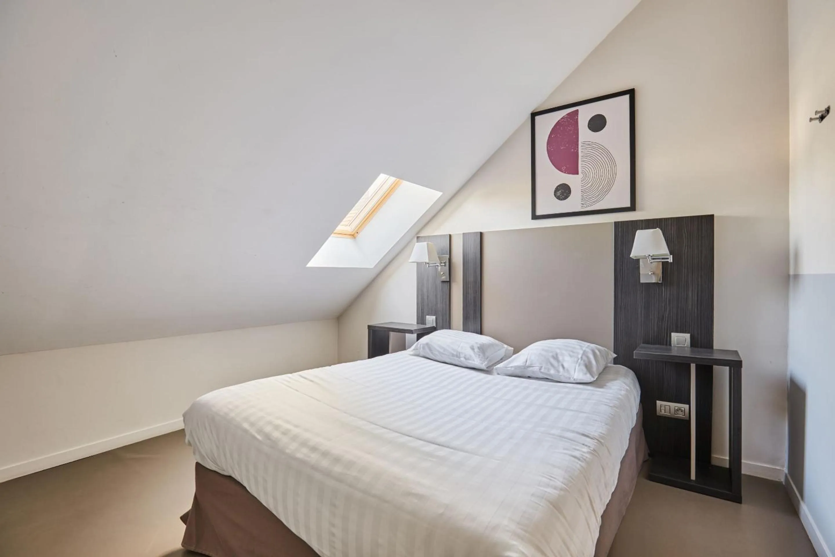 Bed in Appart'hôtel Odalys City - Dijon Centre Les Cordeliers