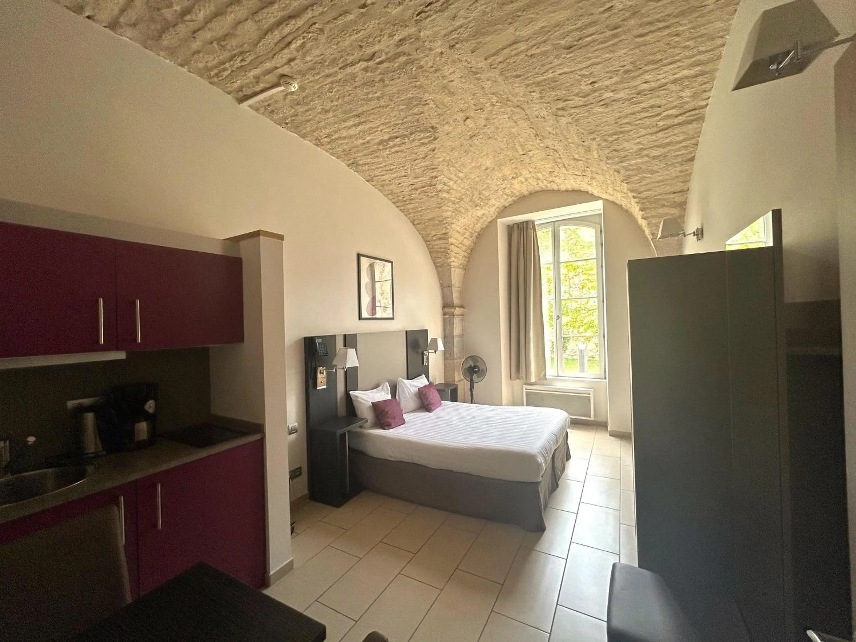 Photo of the whole room, Bed in Appart'hôtel Odalys City - Dijon Centre Les Cordeliers