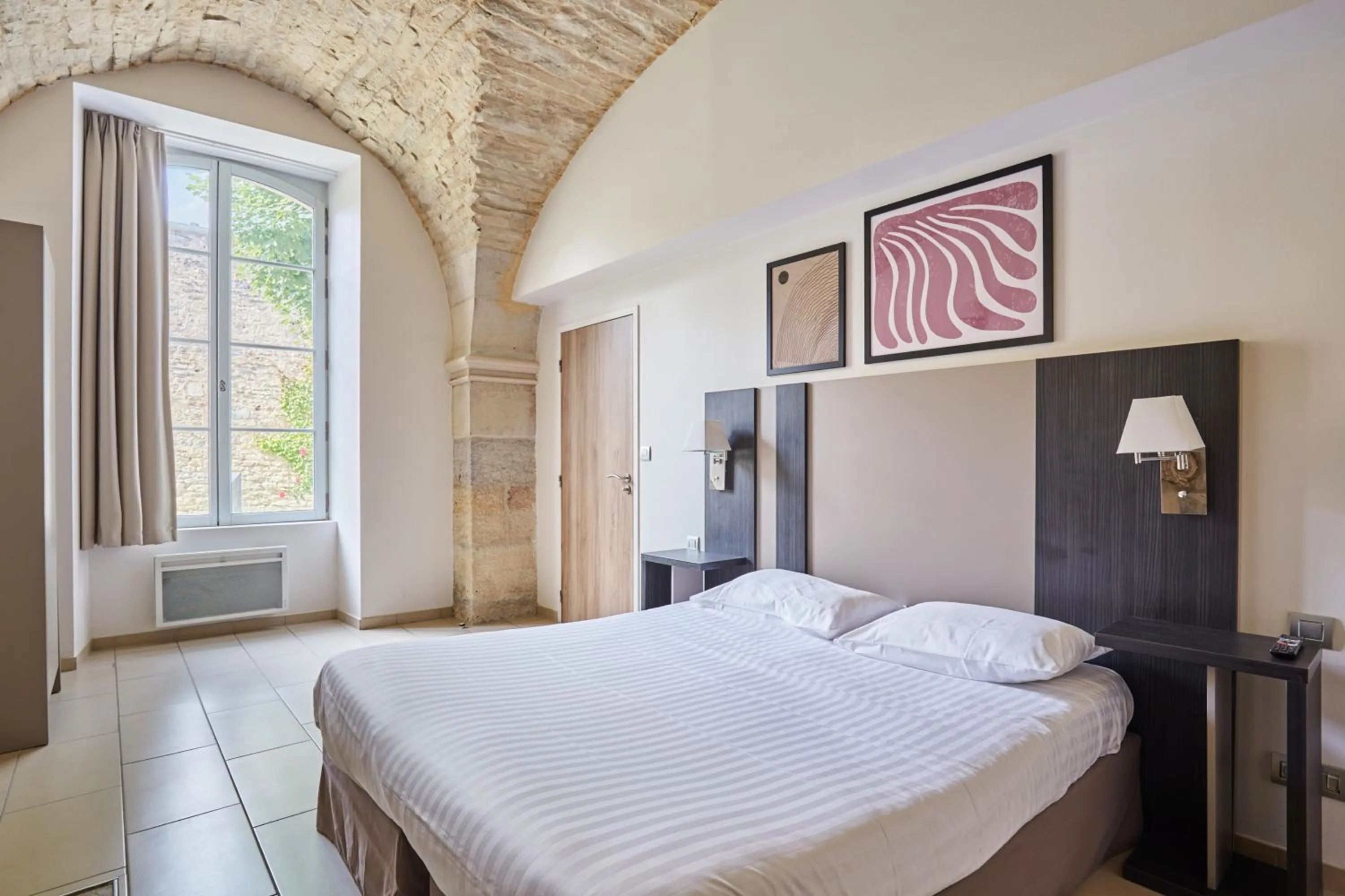 Bedroom, Bed in Appart'hôtel Odalys City - Dijon Centre Les Cordeliers