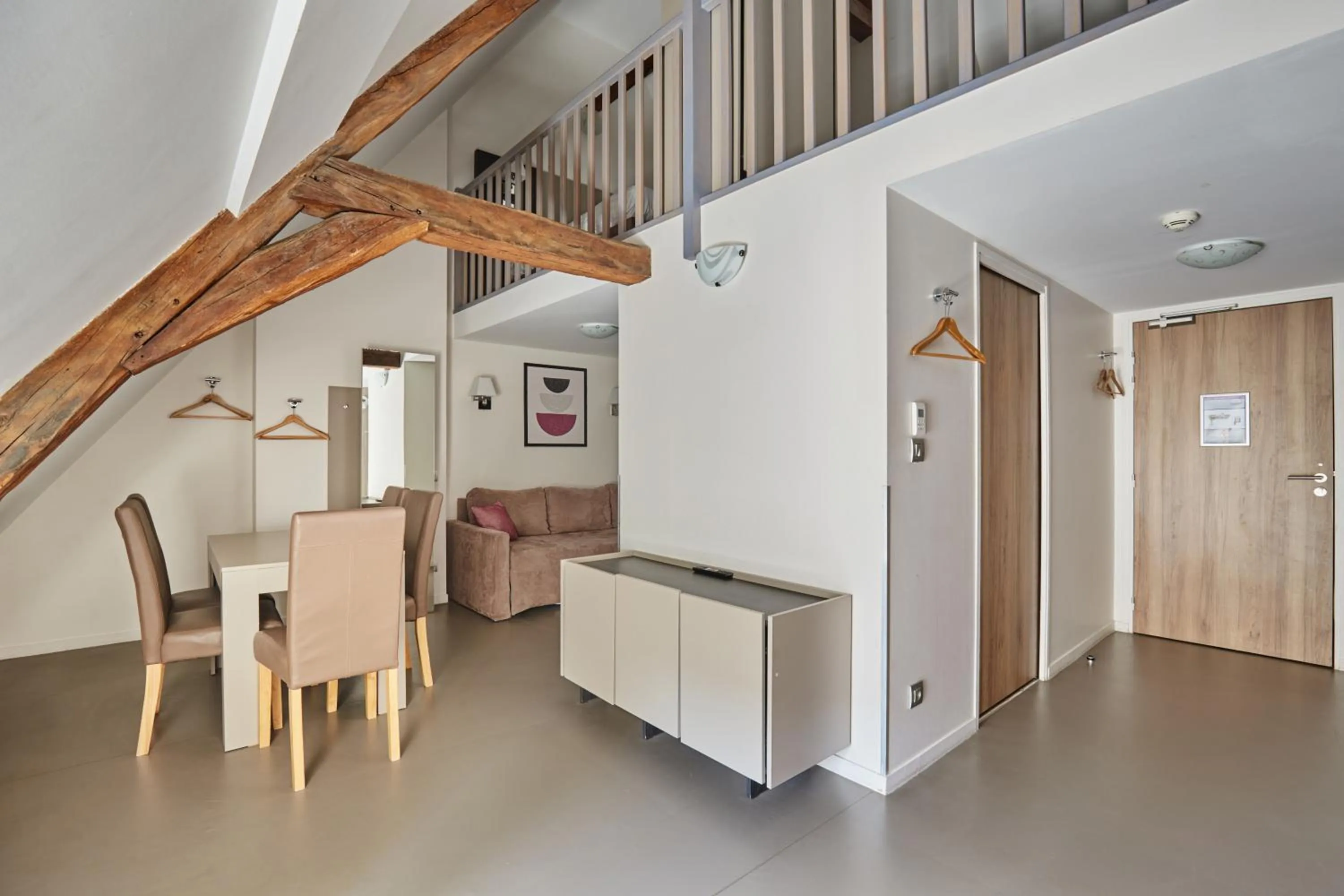 Dining area in Appart'hôtel Odalys City - Dijon Centre Les Cordeliers