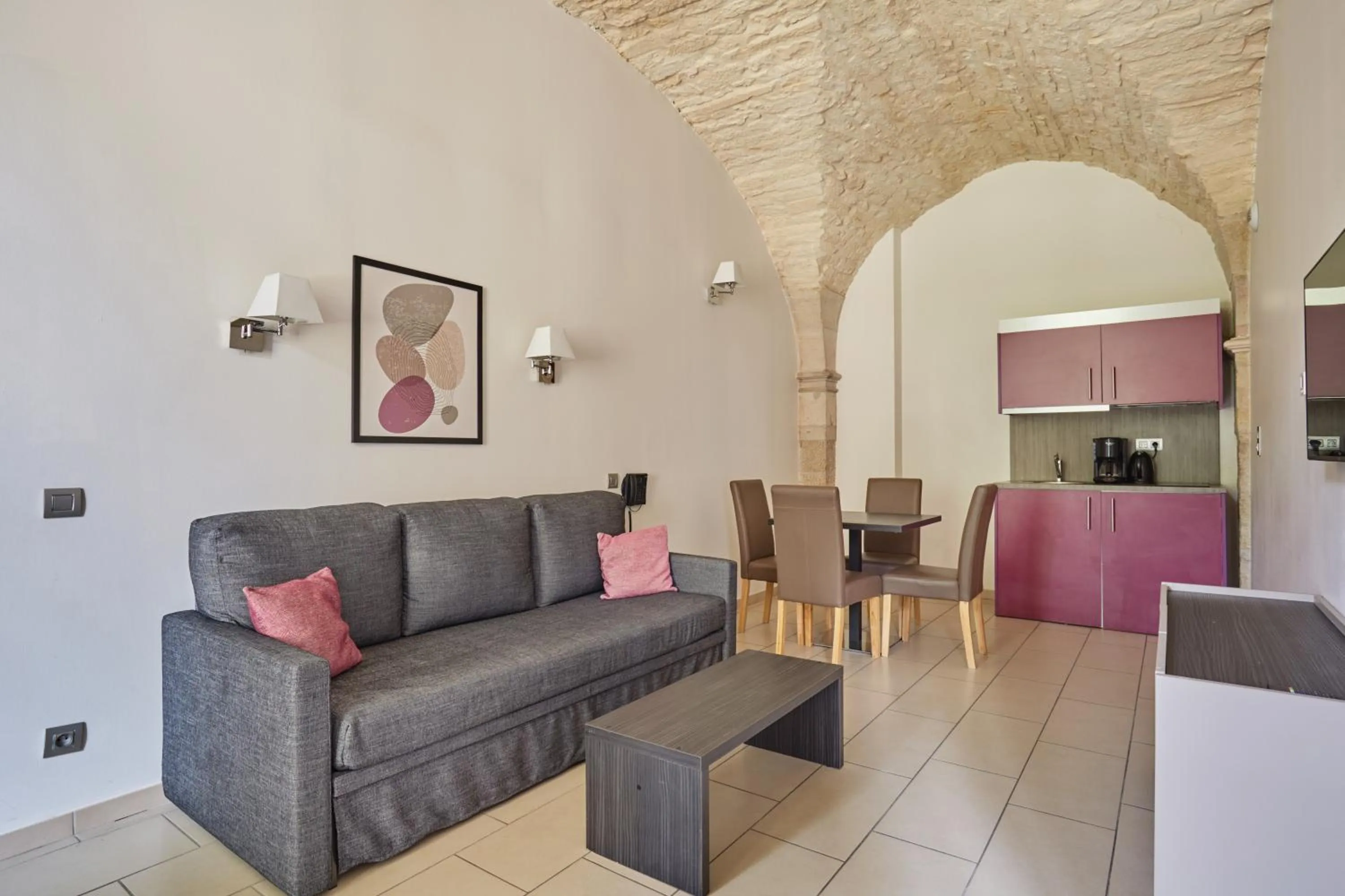 Seating area in Appart'hôtel Odalys City - Dijon Centre Les Cordeliers