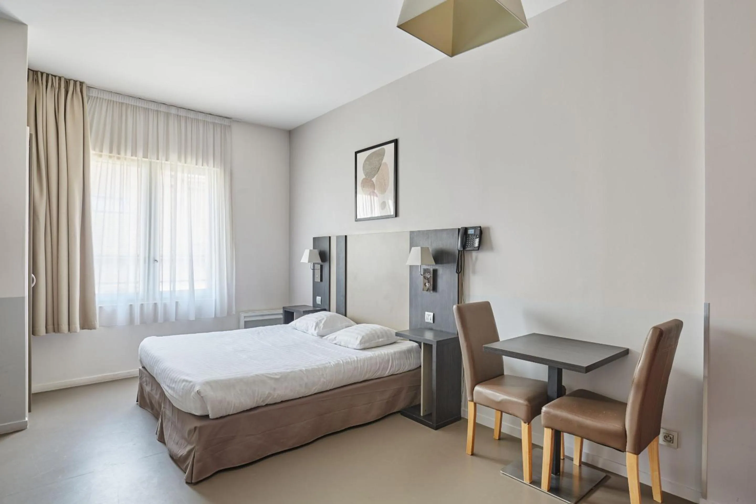 Bed in Appart'hôtel Odalys City - Dijon Centre Les Cordeliers