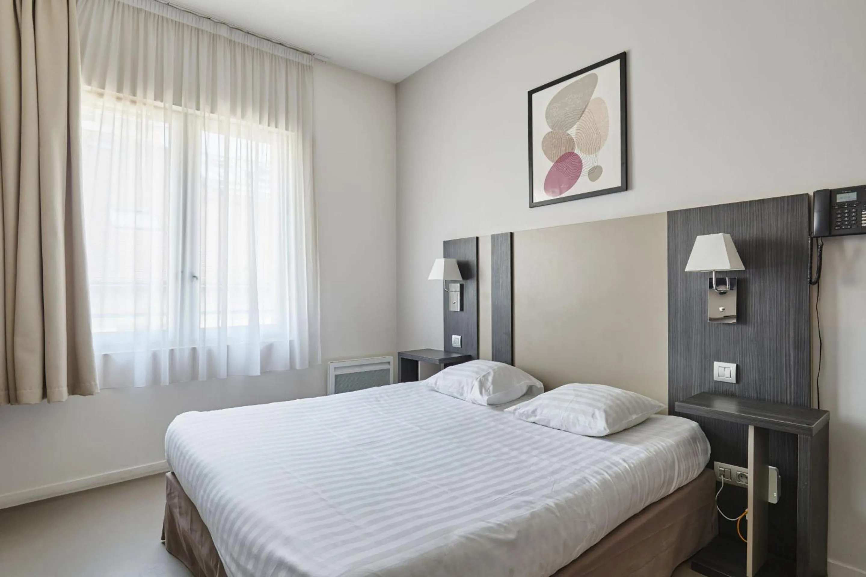 Bed in Appart'hôtel Odalys City - Dijon Centre Les Cordeliers