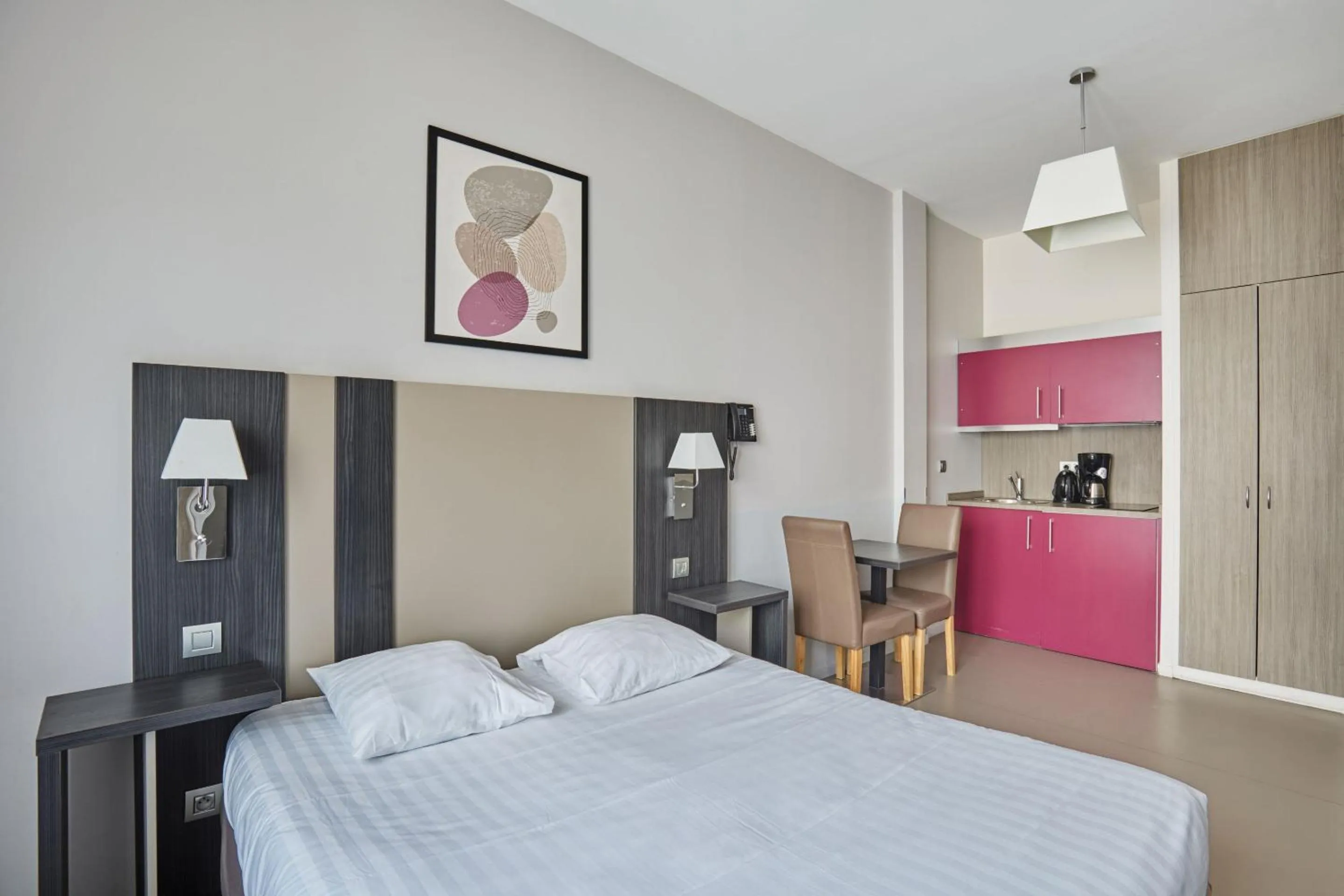 Bed in Appart'hôtel Odalys City - Dijon Centre Les Cordeliers