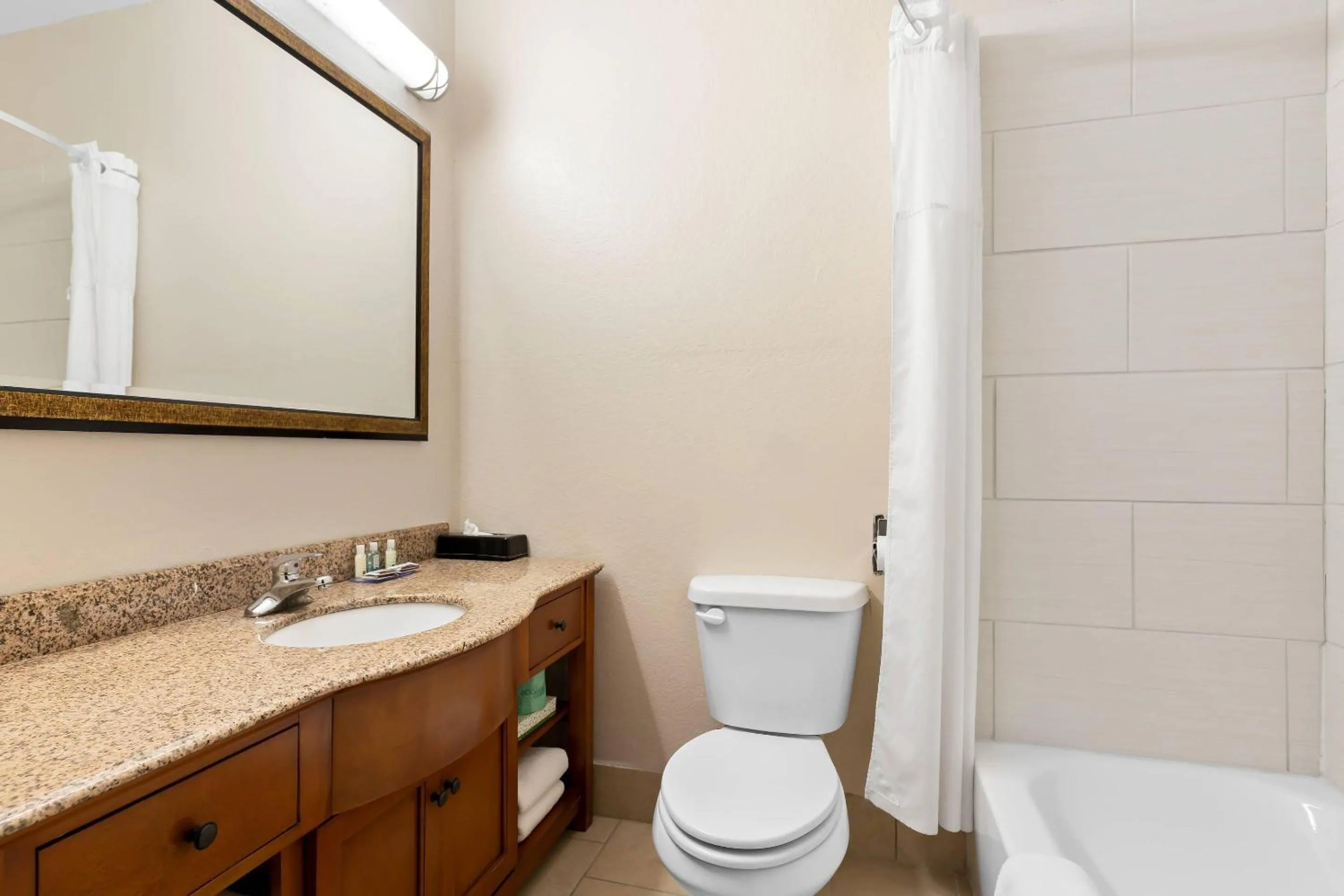 Bedroom in Quality Inn & Suites McAlester on Hwy 69