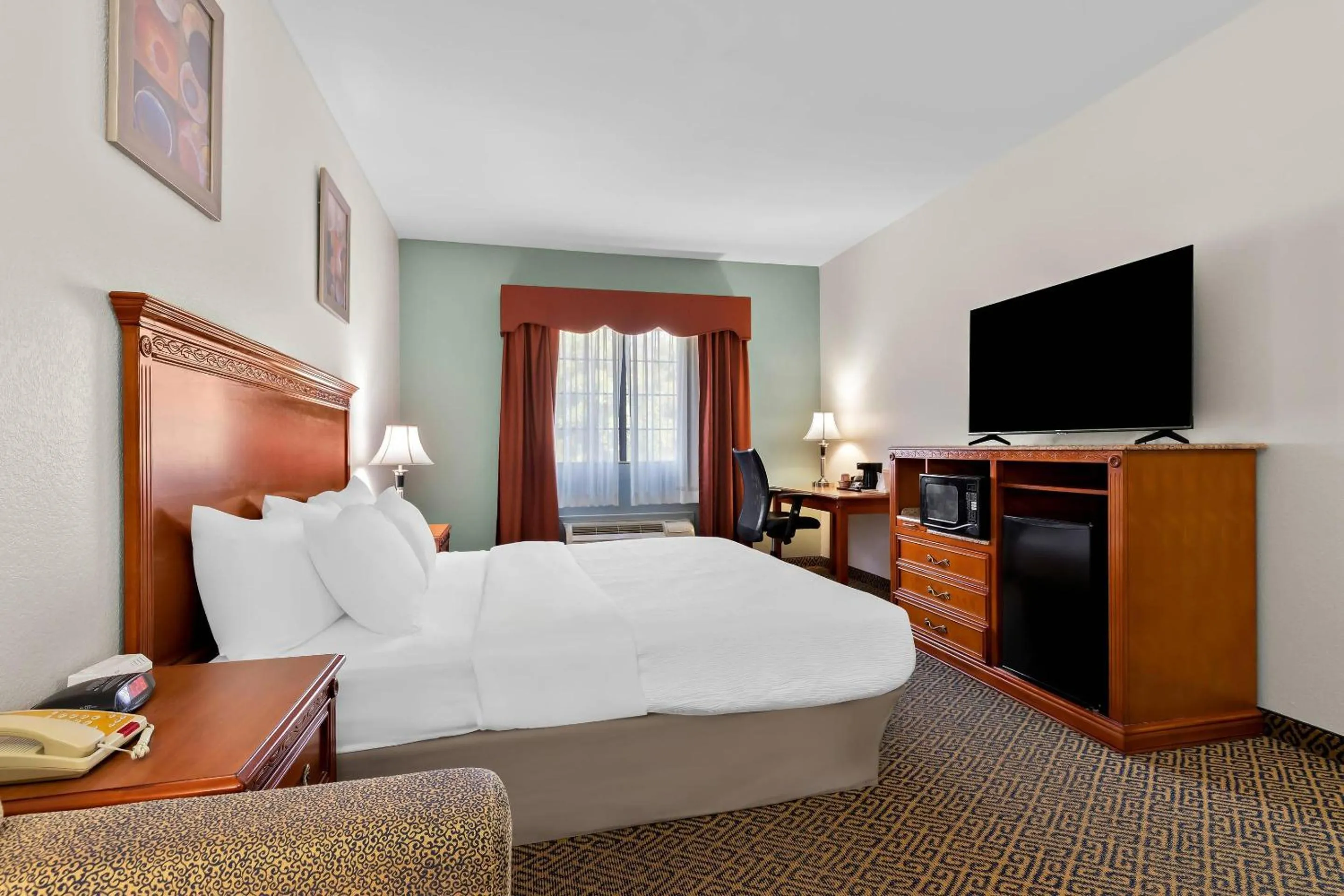 Bedroom, Bed in Quality Inn & Suites McAlester on Hwy 69