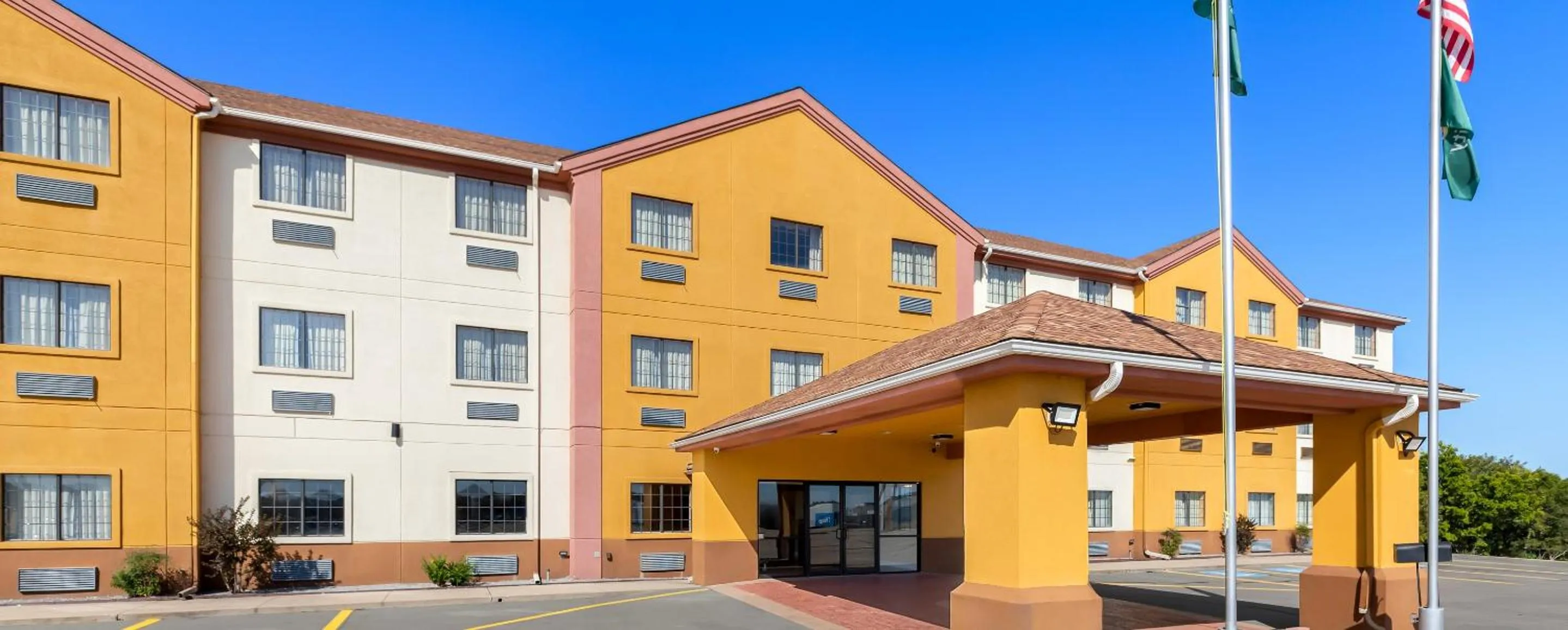 Facade/entrance in Quality Inn & Suites McAlester on Hwy 69