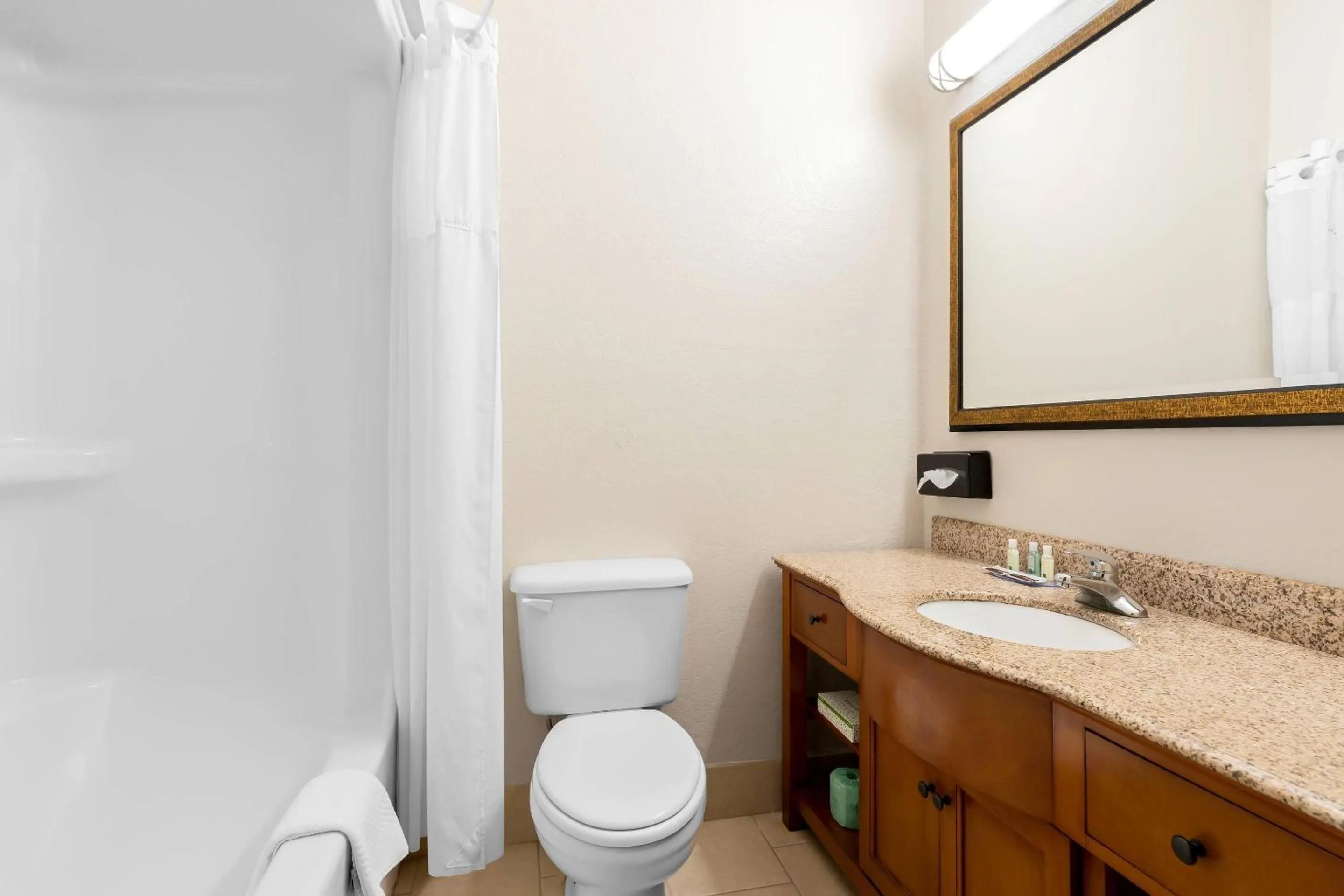 Bedroom in Quality Inn & Suites McAlester on Hwy 69